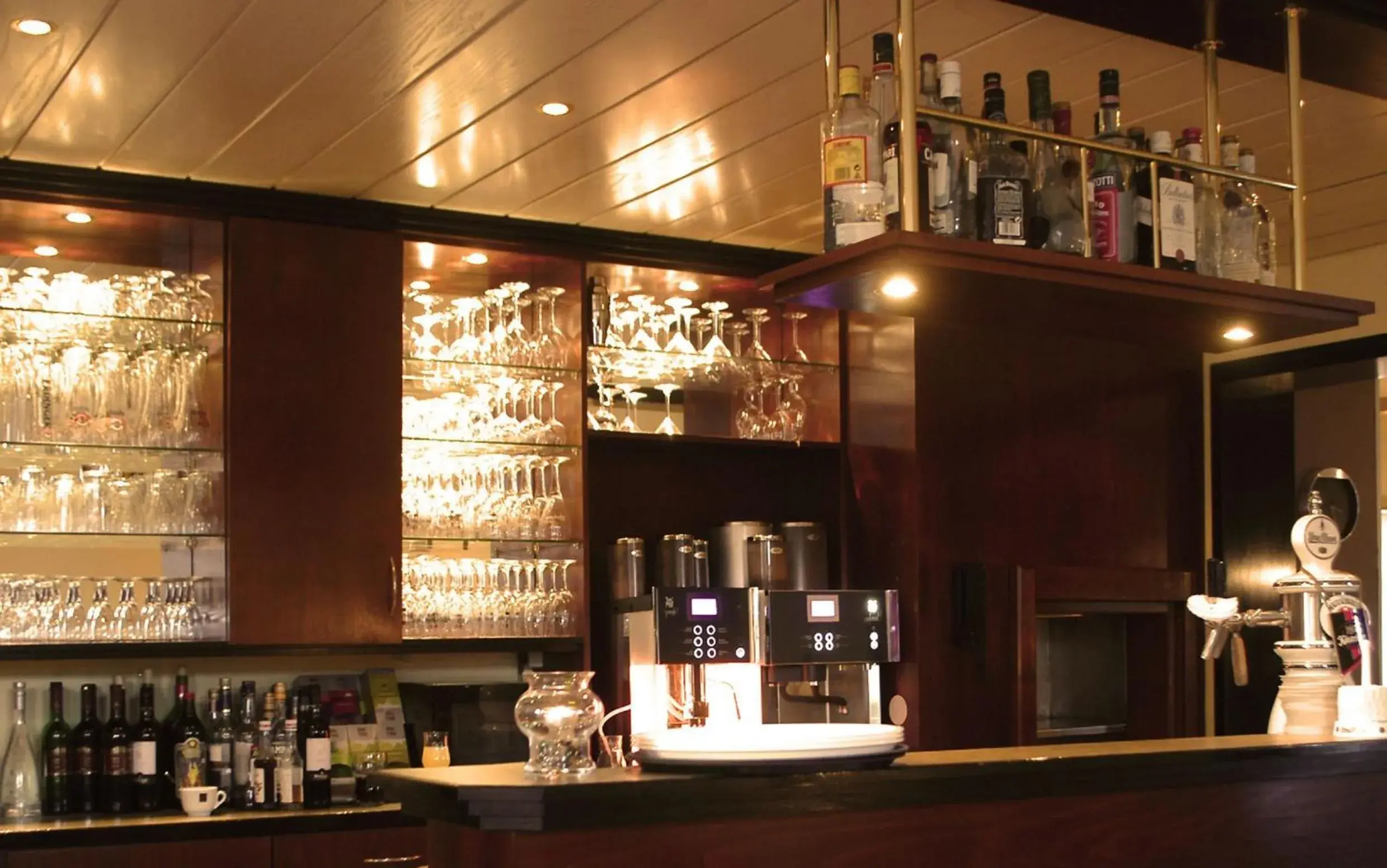 Lounge or bar in Hotel Koenigstein Kiel by Tulip Inn