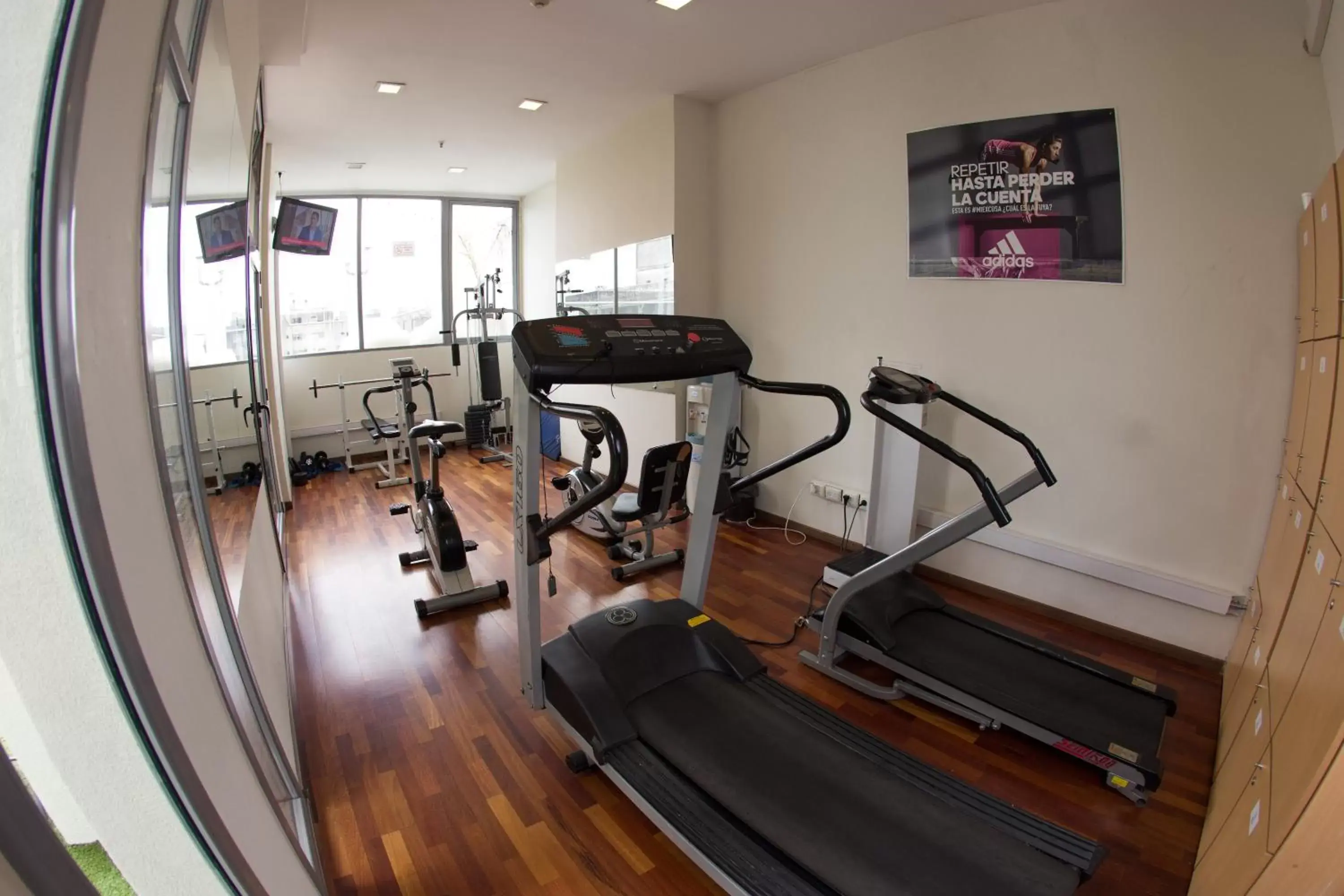 Fitness centre/facilities, Fitness Center/Facilities in Howard Johnson La Cañada Hotel & Suites