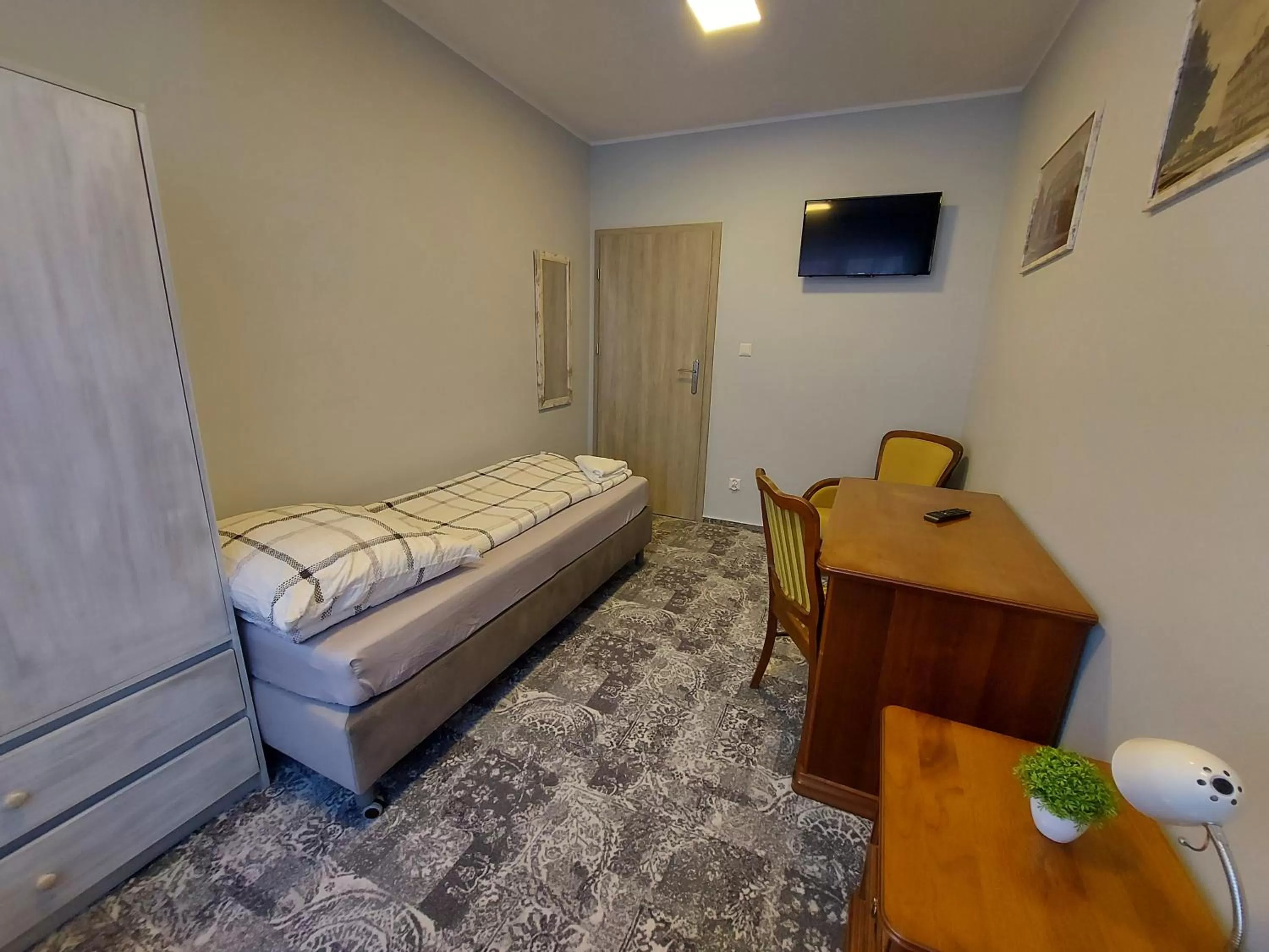 Photo of the whole room, Bed in Kamienica1924