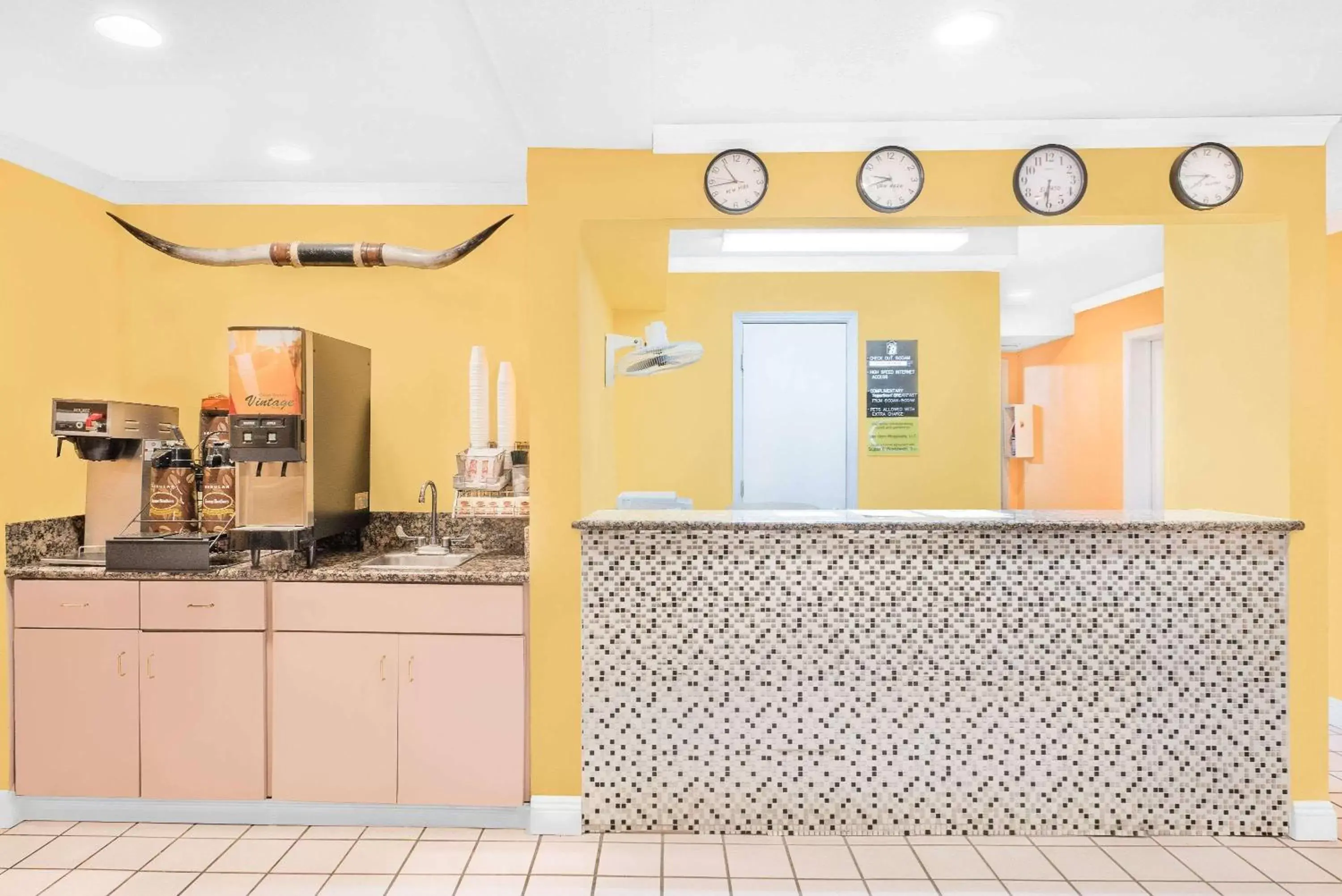 Lobby or reception, Kitchen/Kitchenette in Super 8 by Wyndham Van Horn