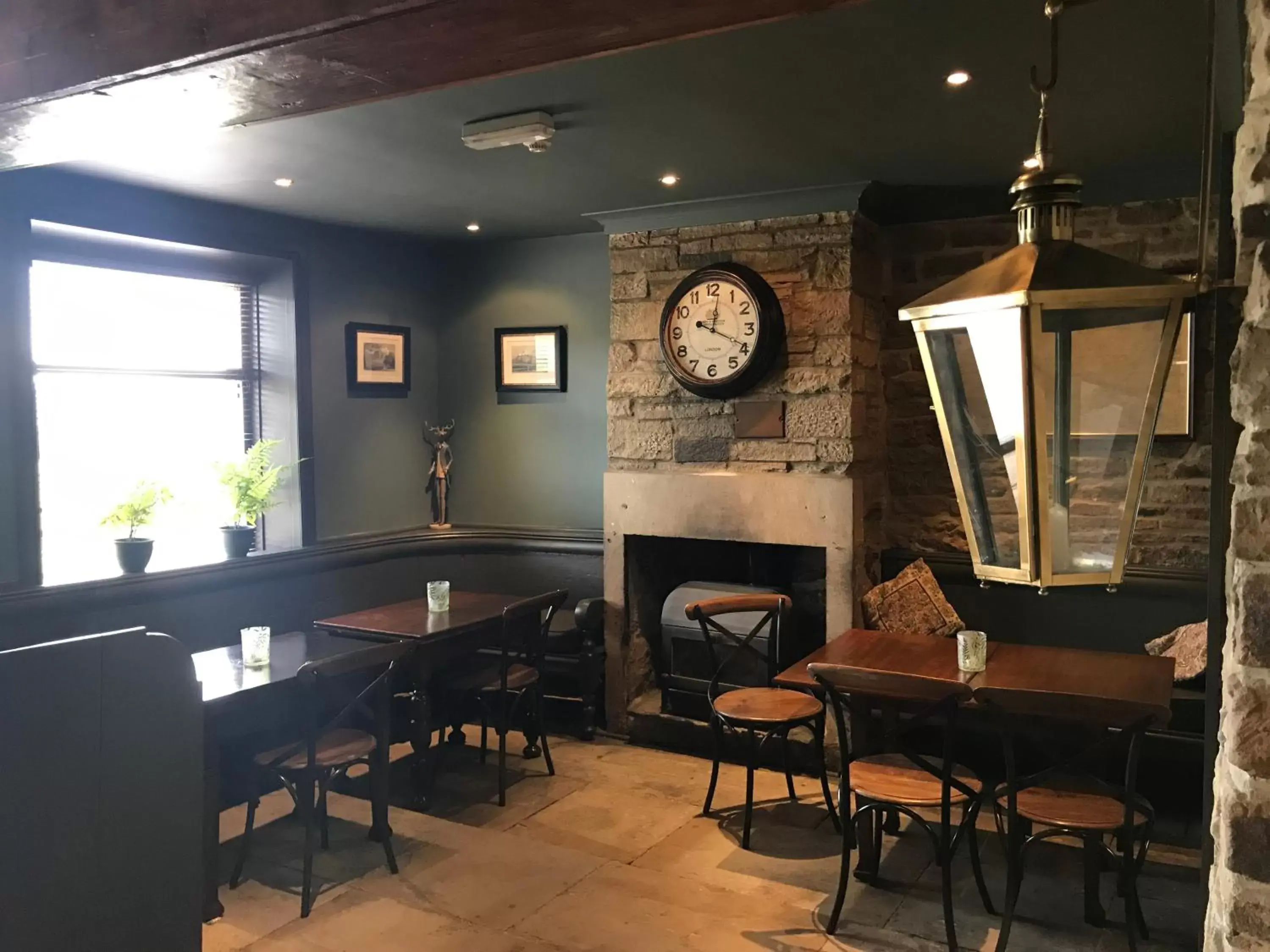 Lounge or bar, Dining Area in The Alma Inn
