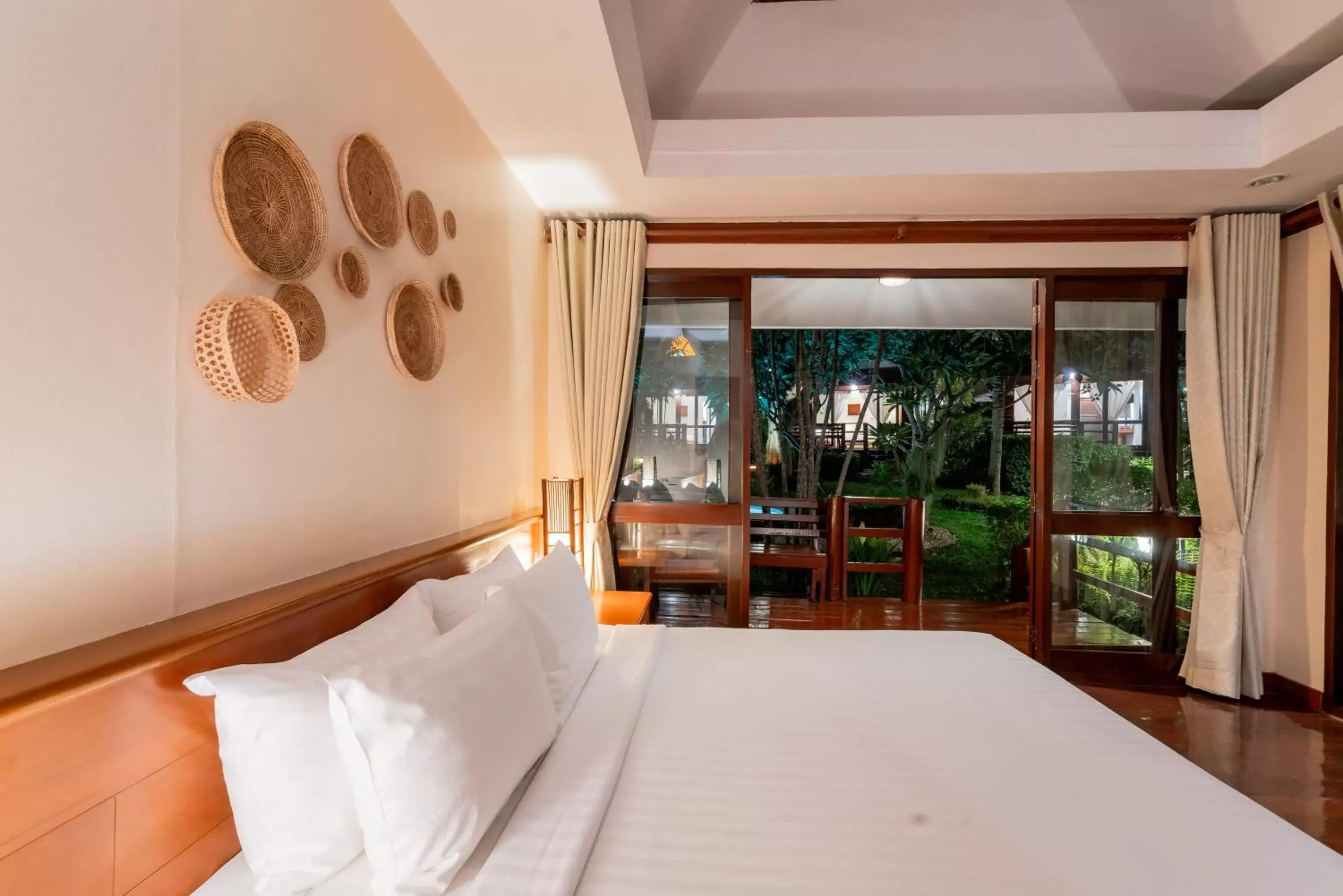 Photo of the whole room, Bed in Baan Duangkaew Resort