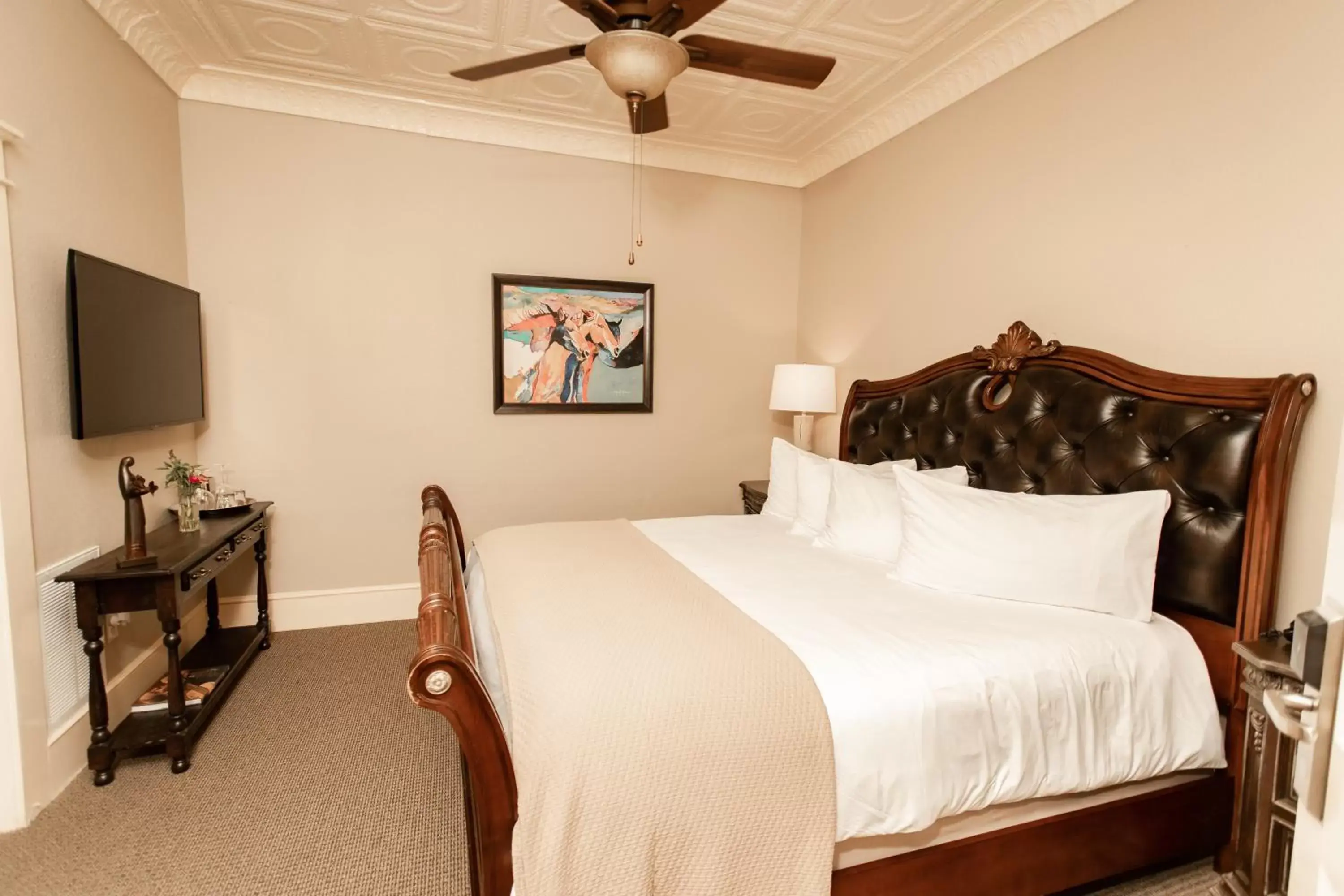 Photo of the whole room, Bed in Grand Hotel Photo of the whole room, Bed in Grand Hotel