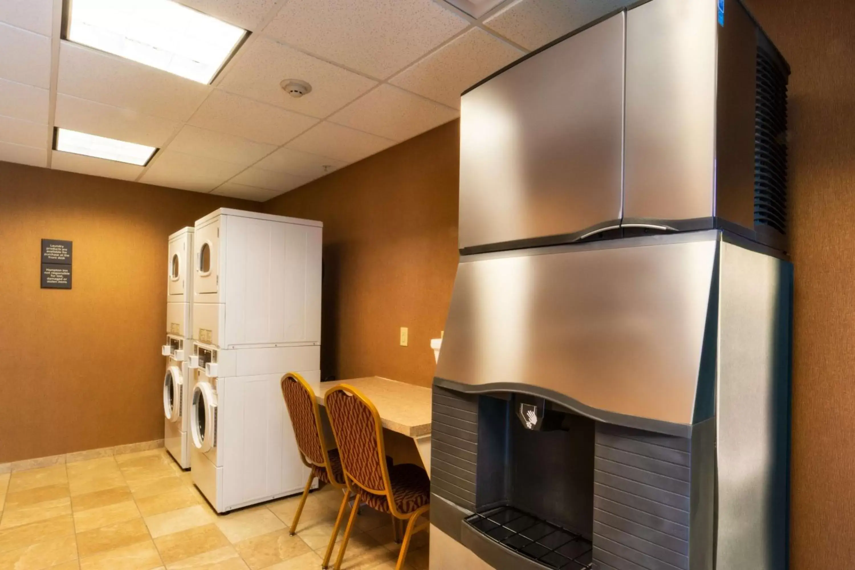 Sports, Kitchen/Kitchenette in Hampton Inn Rawlins