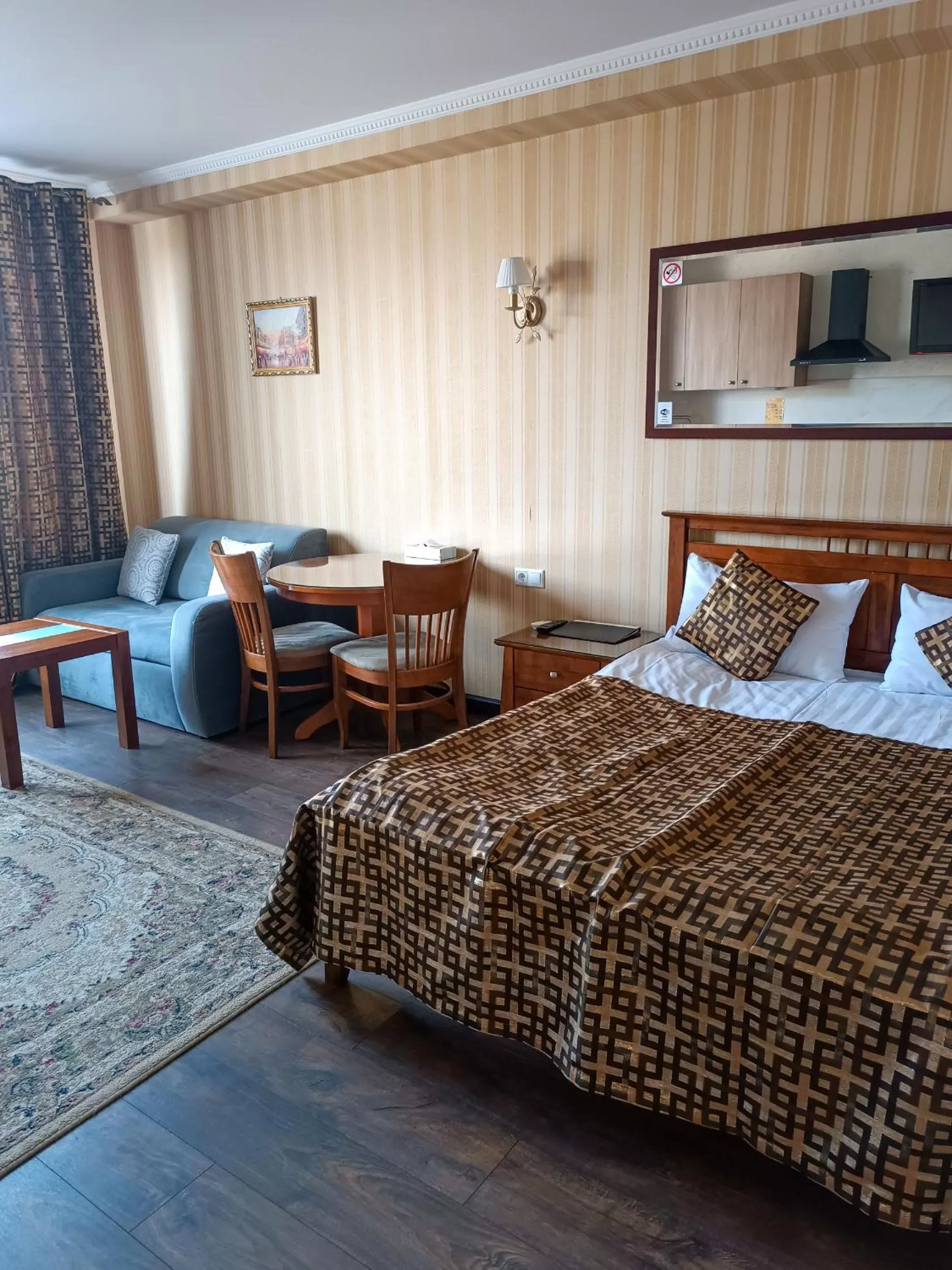 Photo of the whole room, Bed in Klassik Hotel