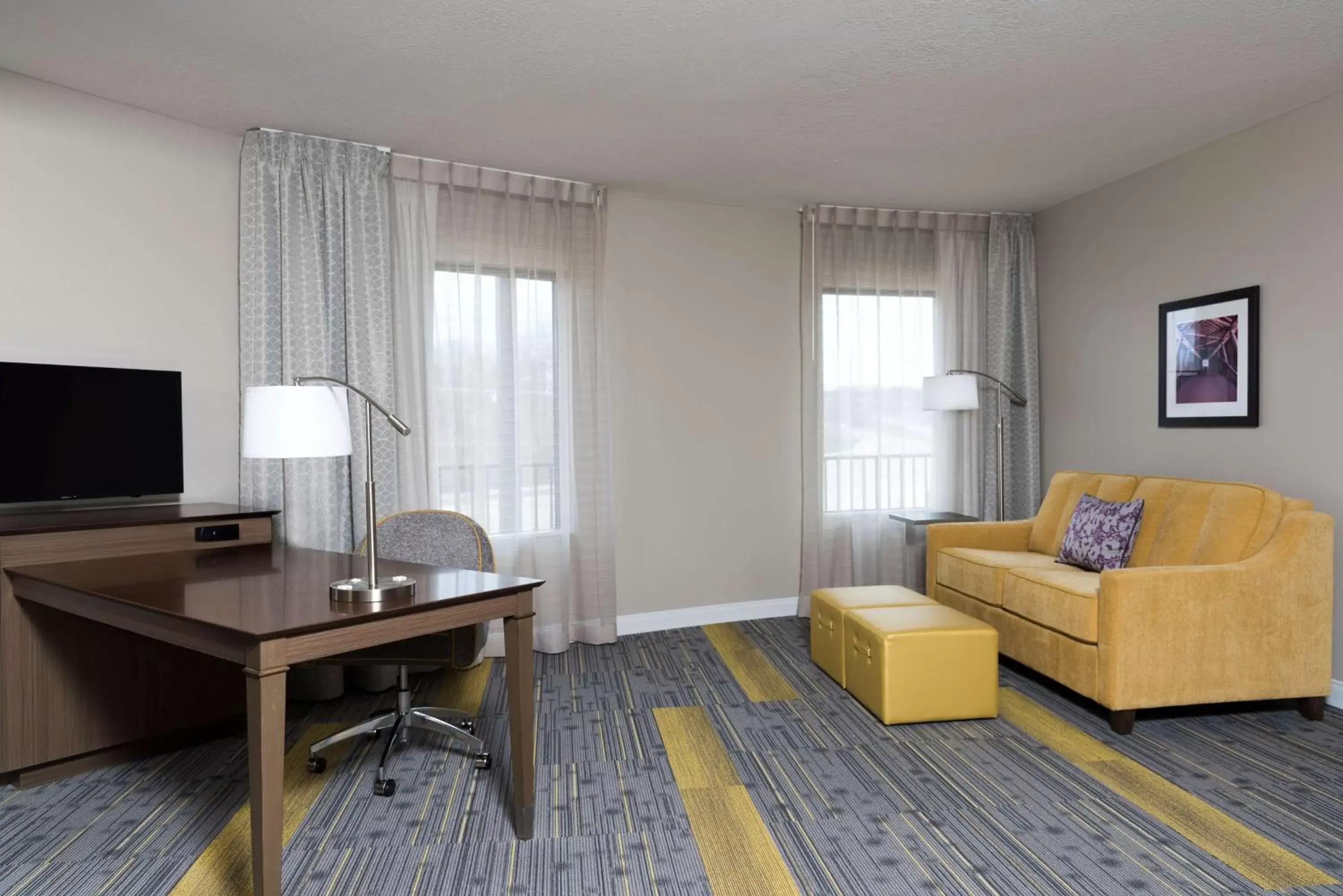 Bed, Seating Area in Hampton Inn & Suites West Lafayette, In