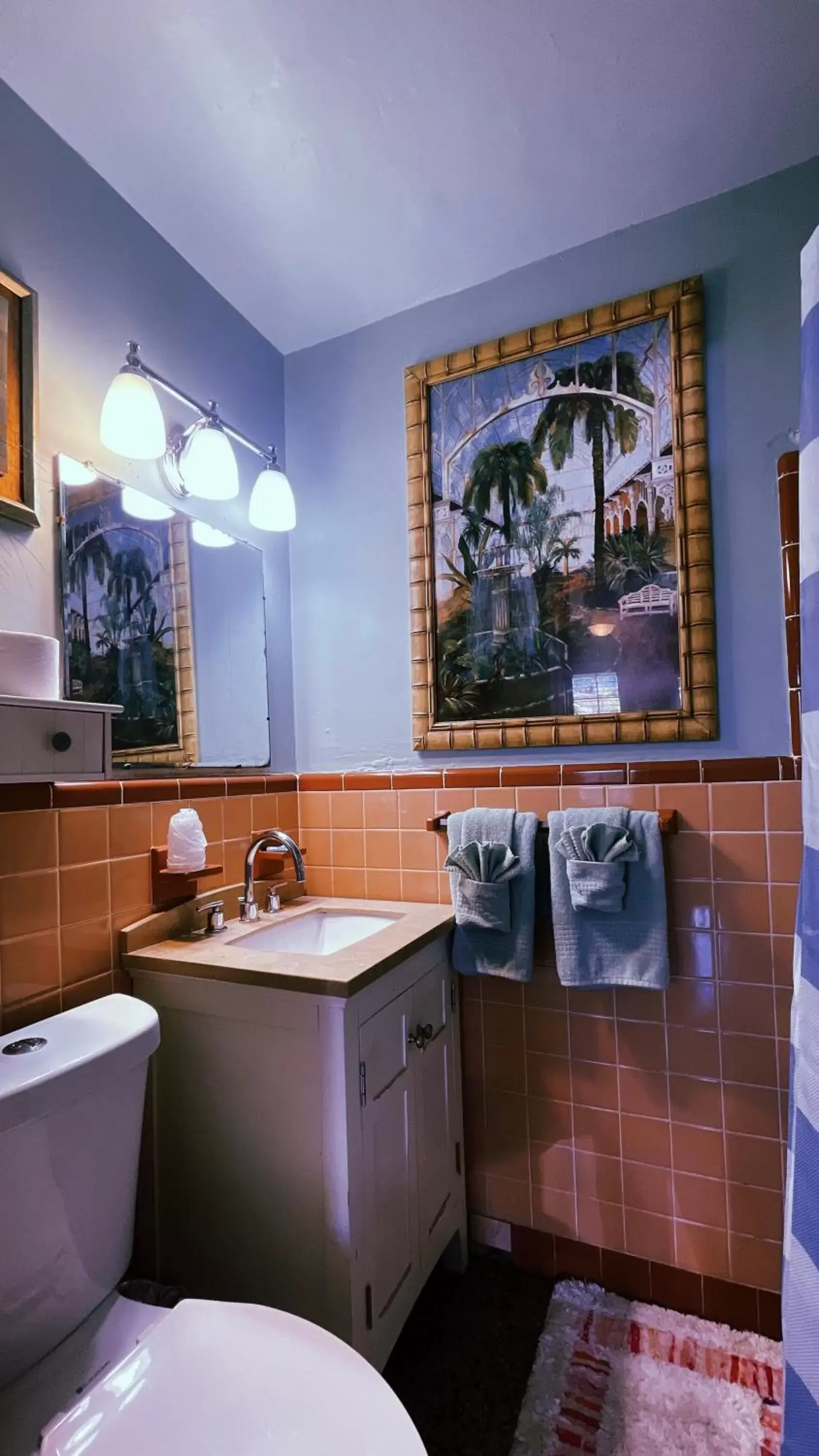 Bathroom in Shamrock Cove Inn