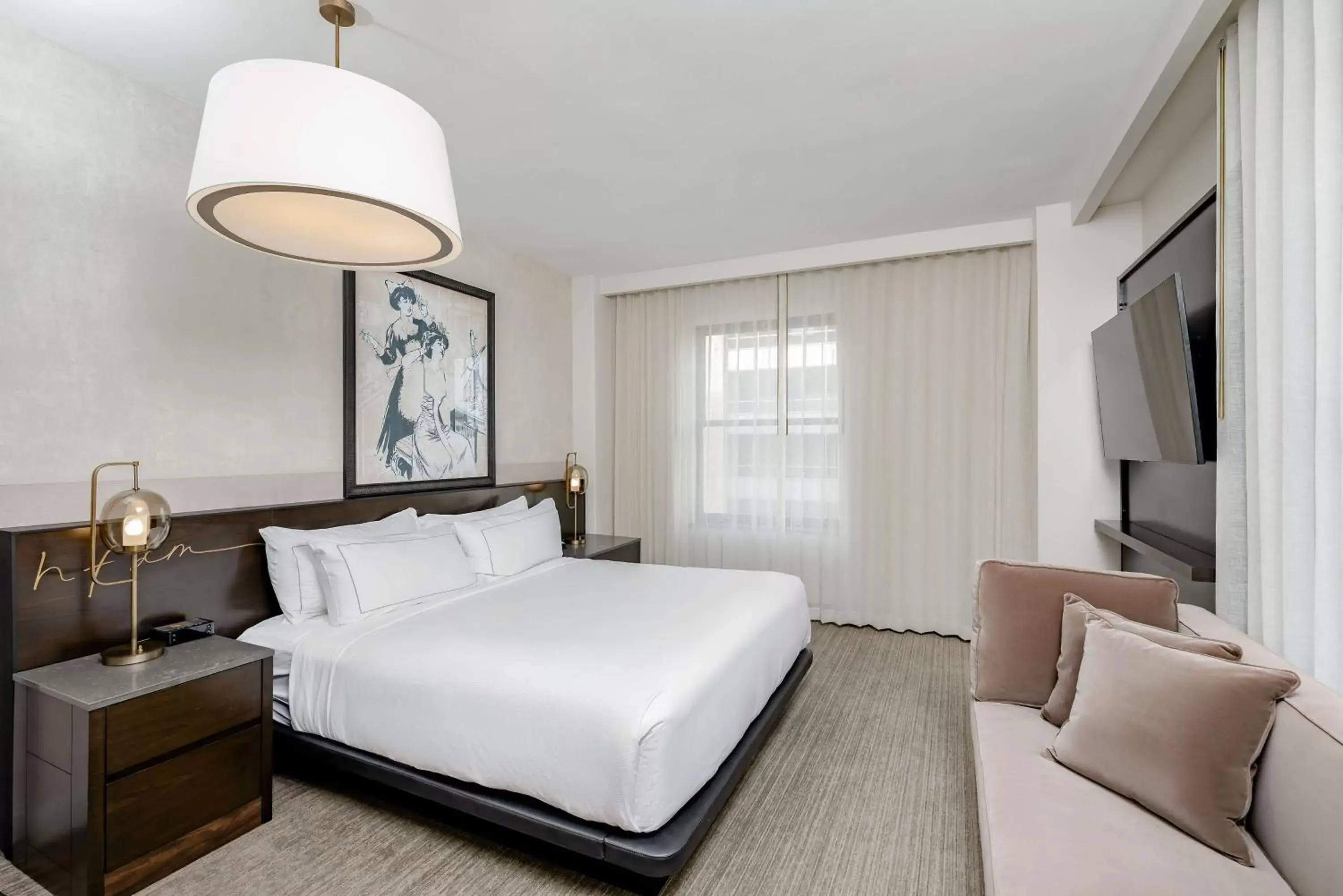 King Studio Suite with Sofa Bed in Hotel Fort Des Moines, Curio Collection By Hilton
