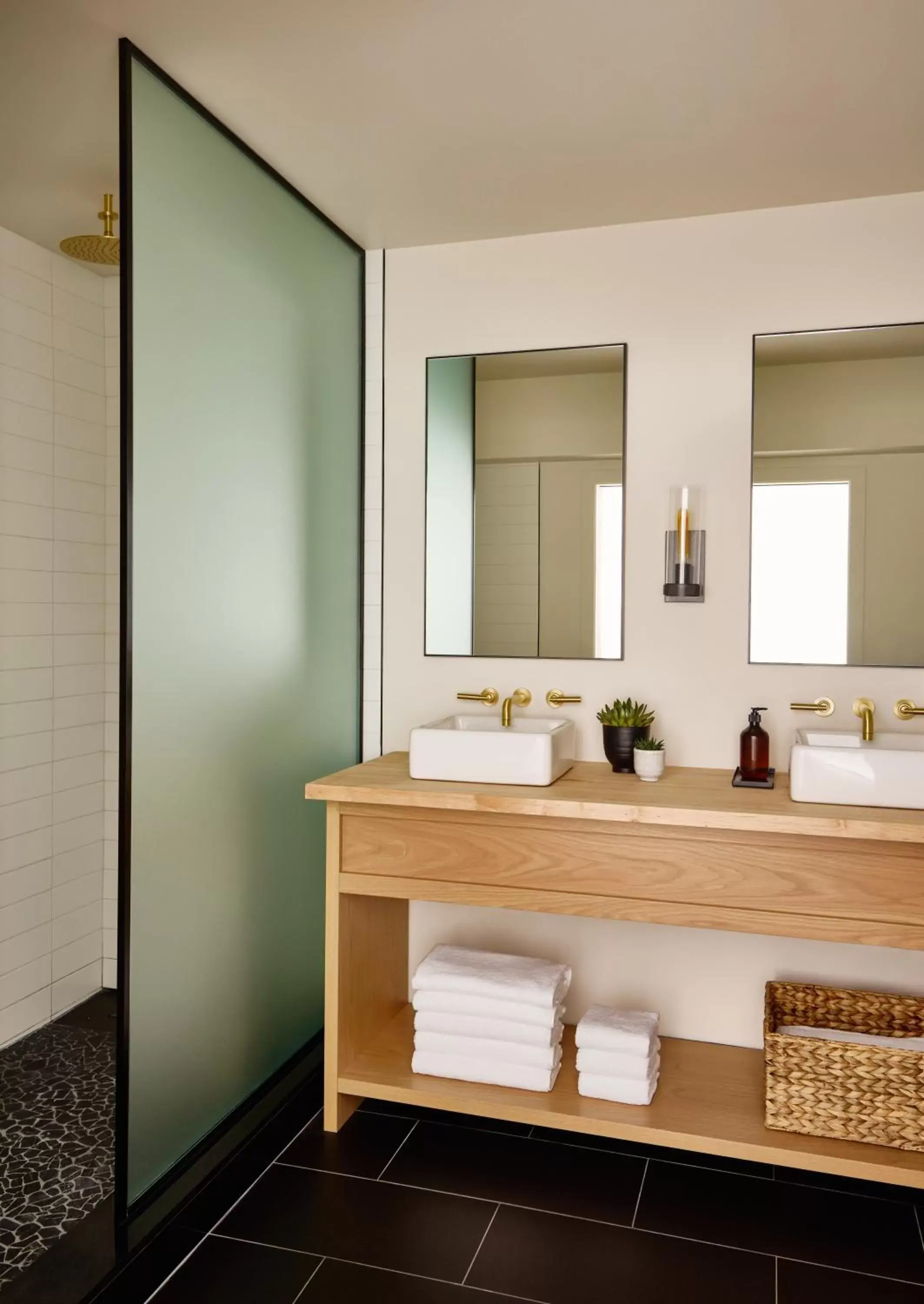 Shower, Bathroom in Gurney's Montauk Resort & Seawater Spa