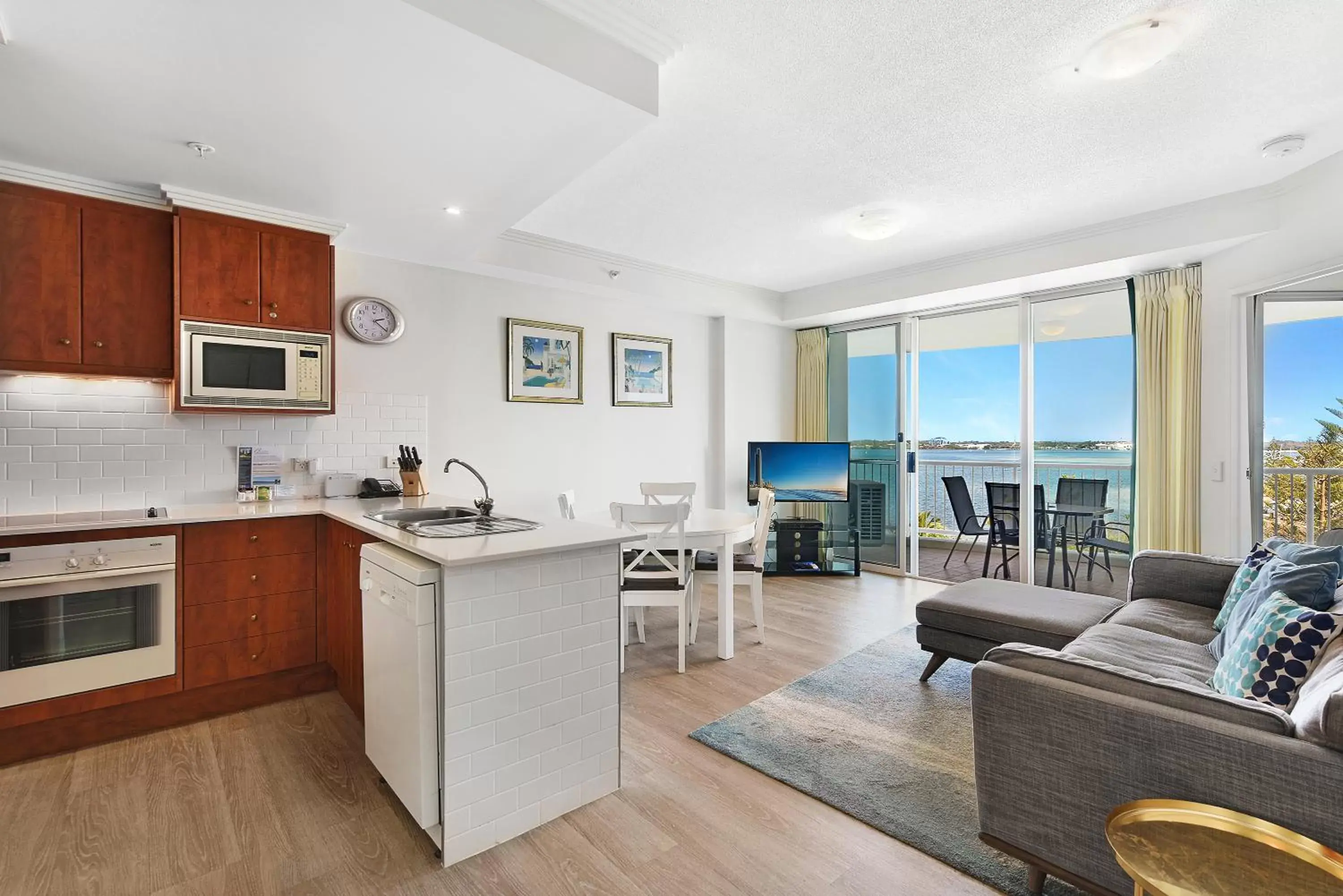 TV and multimedia, Kitchen/Kitchenette in Crystal Bay On The Broadwater