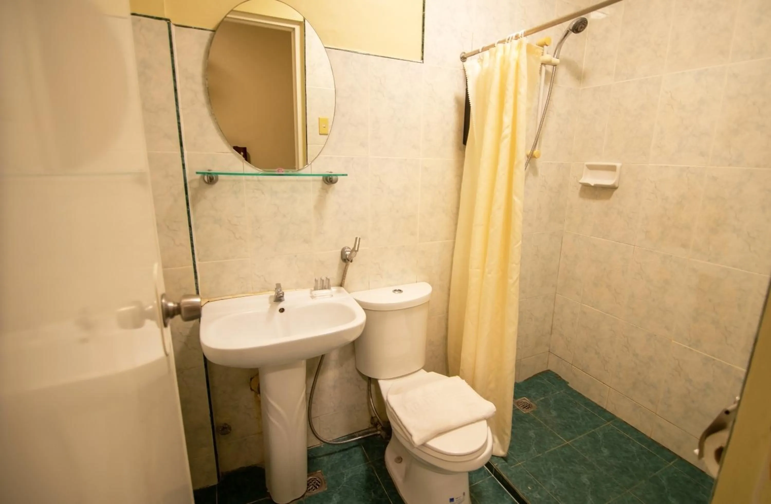 Shower in Kiwi Hotel