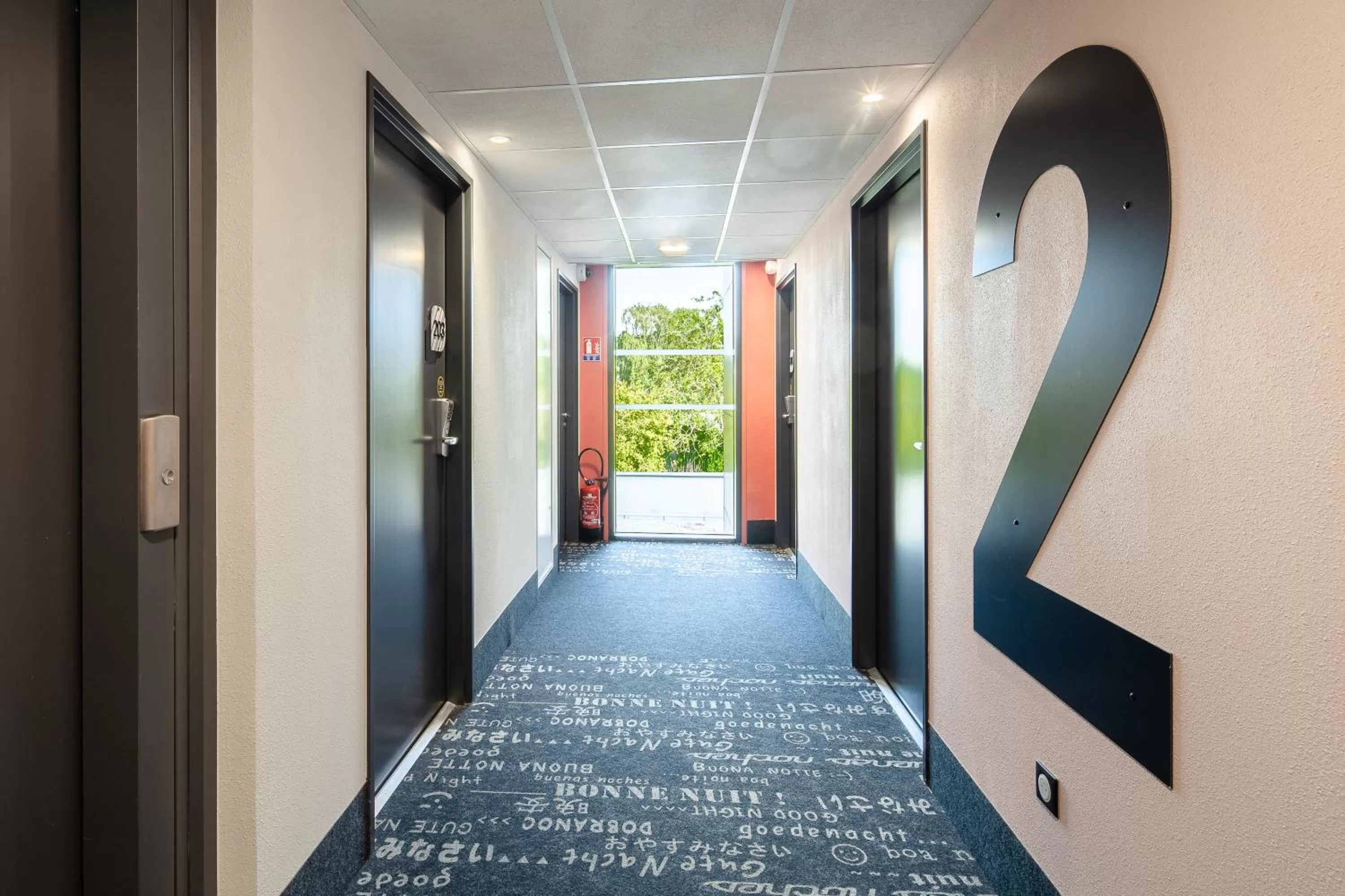 Decorative detail in B&B HOTEL Igny Palaiseau