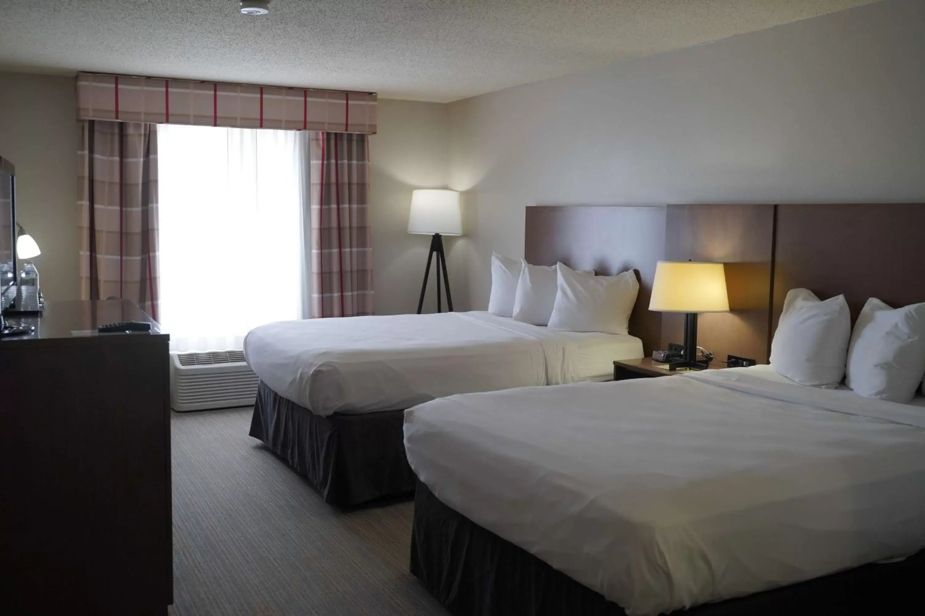 Photo of the whole room, Bed in Country Inn & Suites by Radisson, Watertown, SD