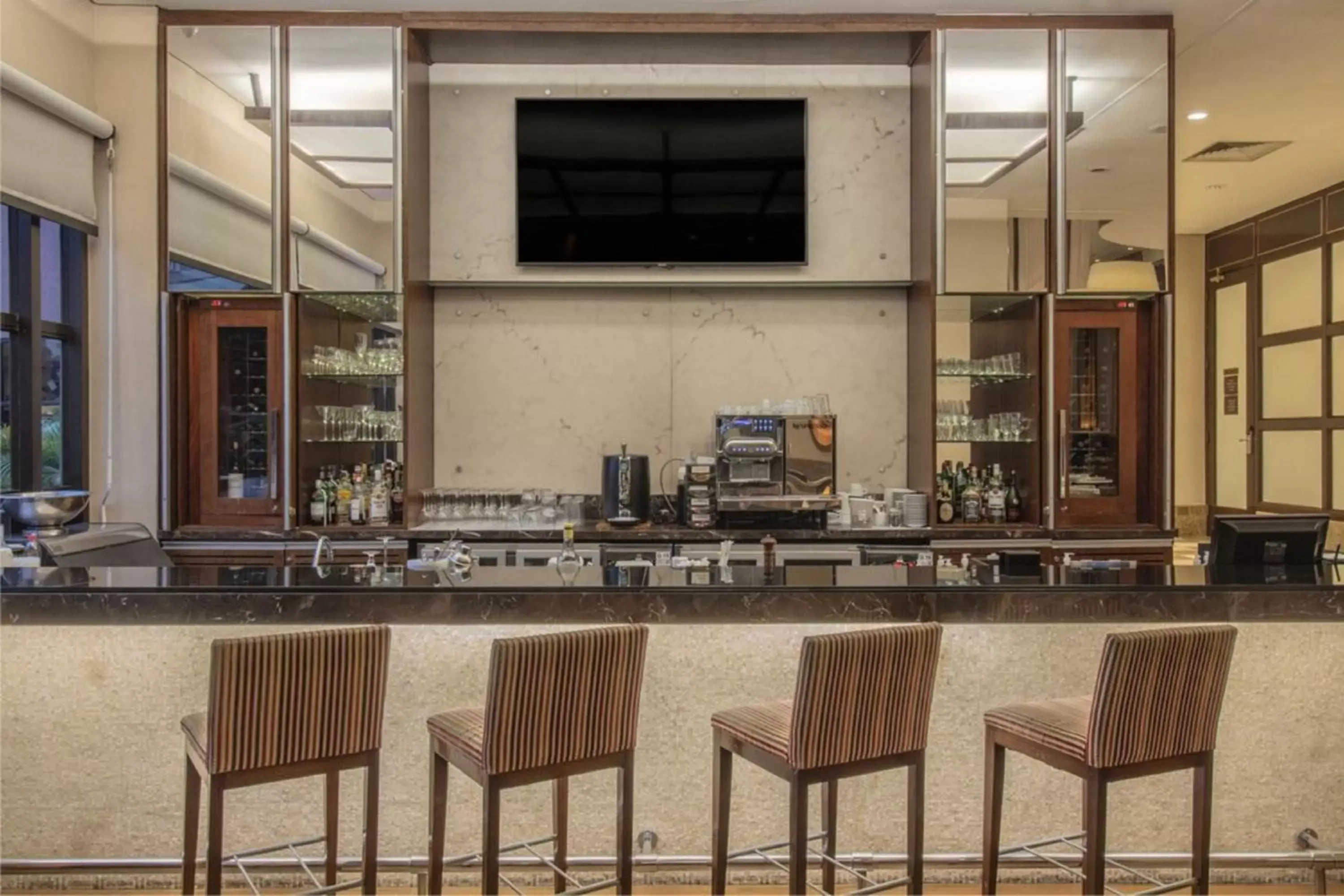 Lobby or reception, Restaurant/Places to Eat in Marriott São Paulo Airport Hotel