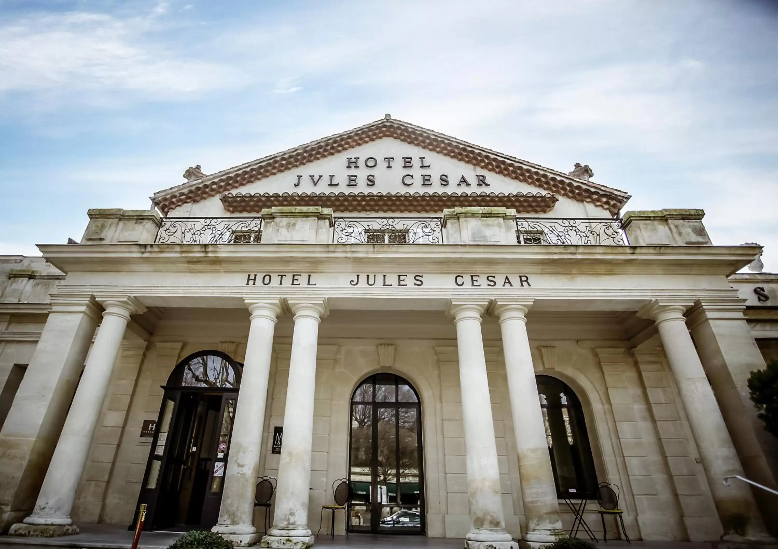 Facade/entrance, Property Building in Hôtel & Spa Jules César Arles - MGallery Hotel Collection