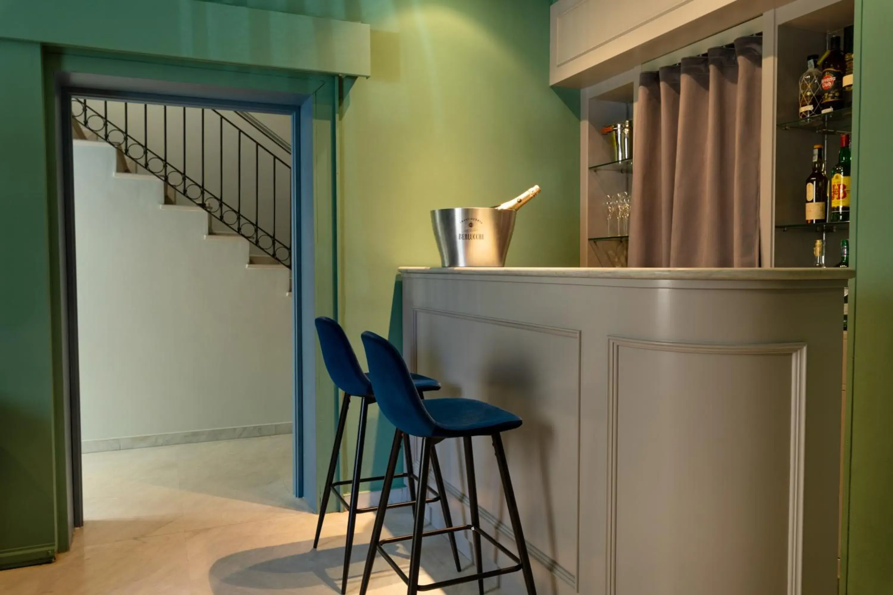 Lounge or bar in Hotel Enzo Lounge or bar in Hotel Enzo