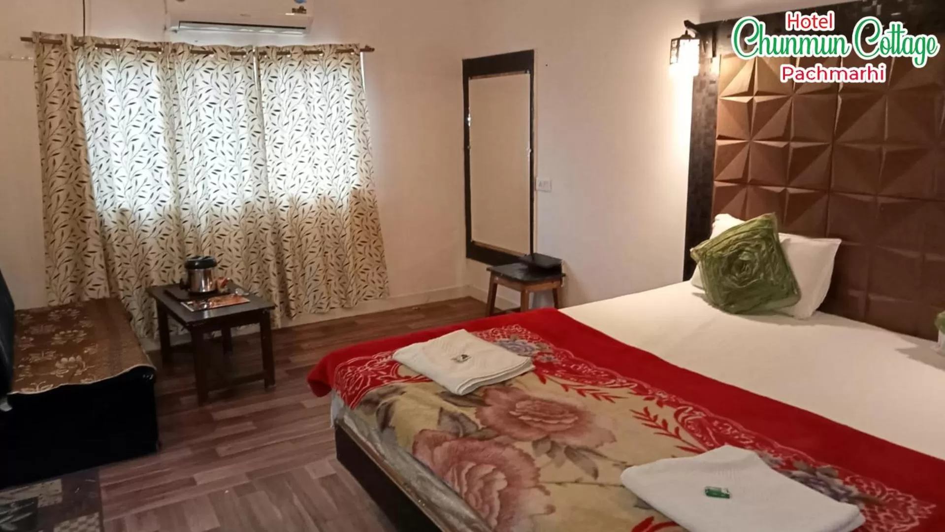 Photo of the whole room, Bed in Chunmun Cottage