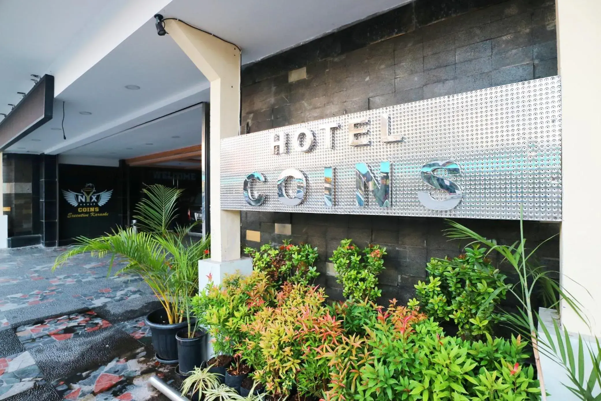 Facade/entrance, Property Logo/Sign in Coins Hotel Jakarta