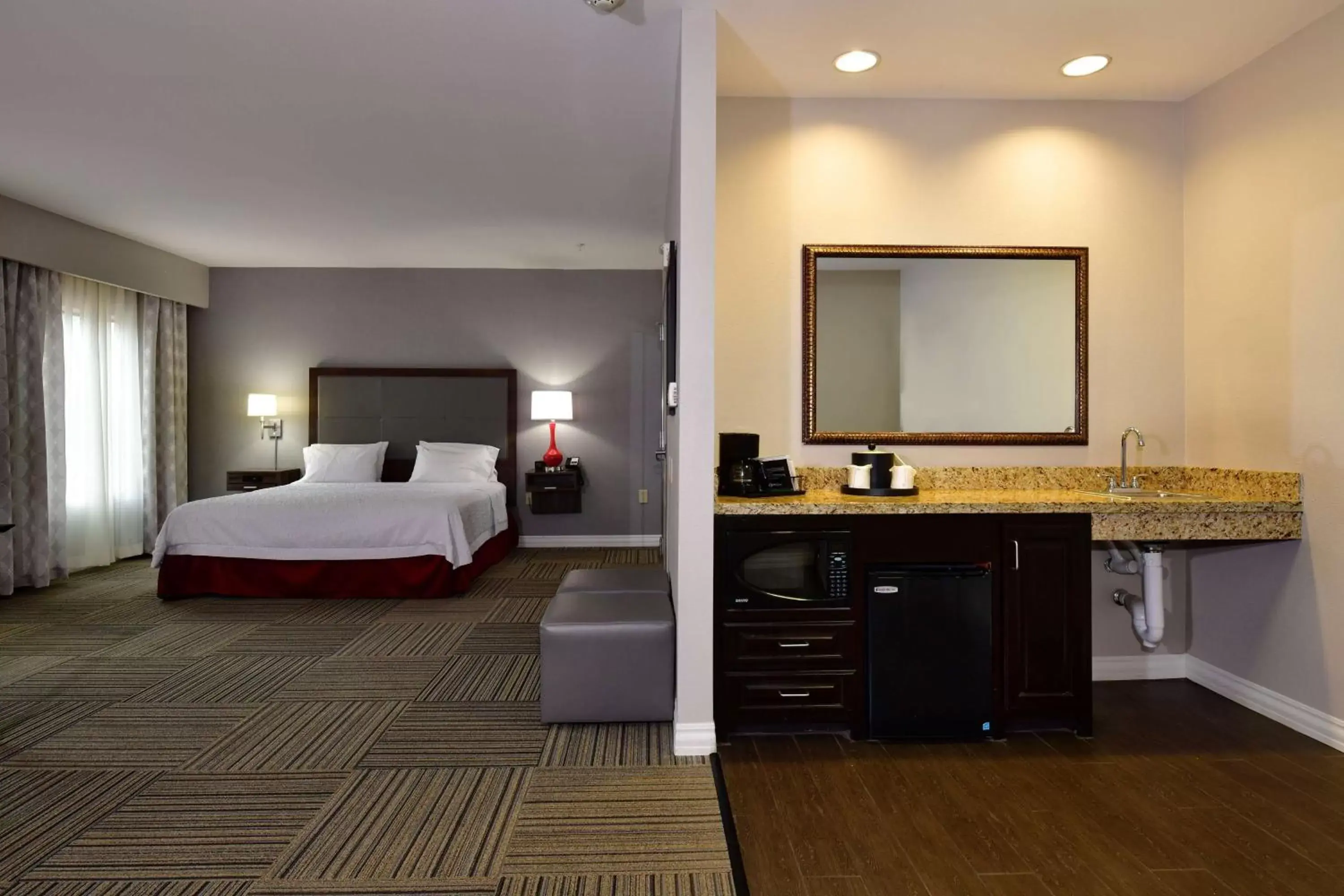 Other, Bed in Hampton Inn & Suites Fredericksburg
