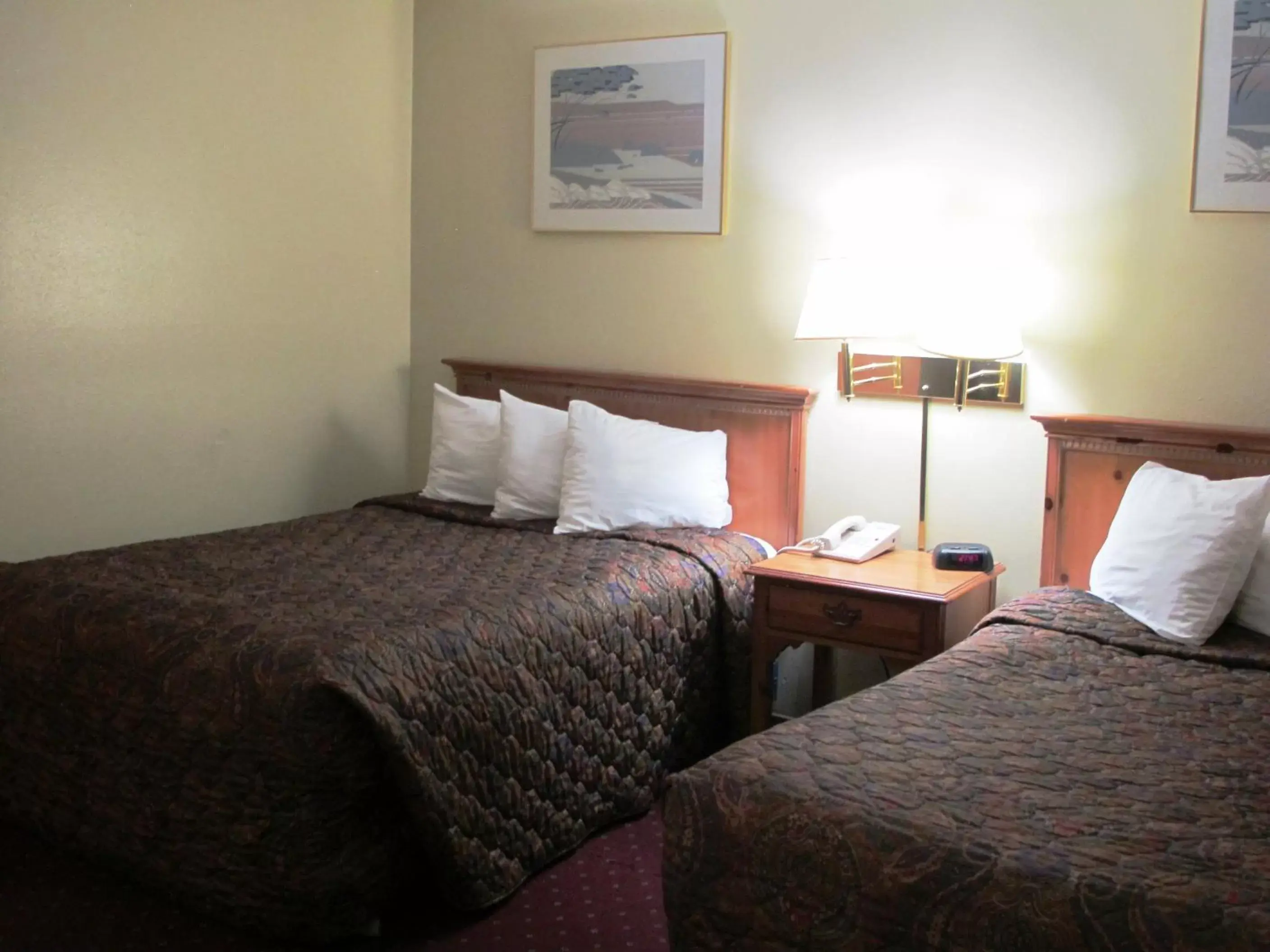 Bed in Days Inn by Wyndham Medford