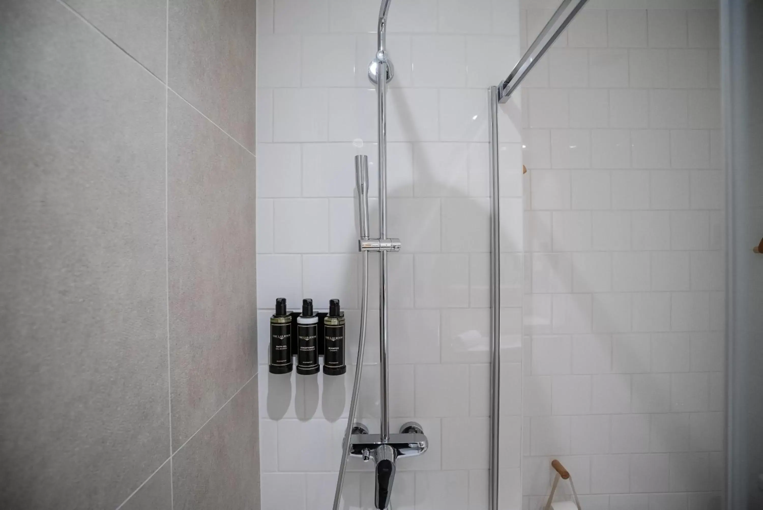 Shower, Bathroom in SmartRental Madrid Gran Via Apartments