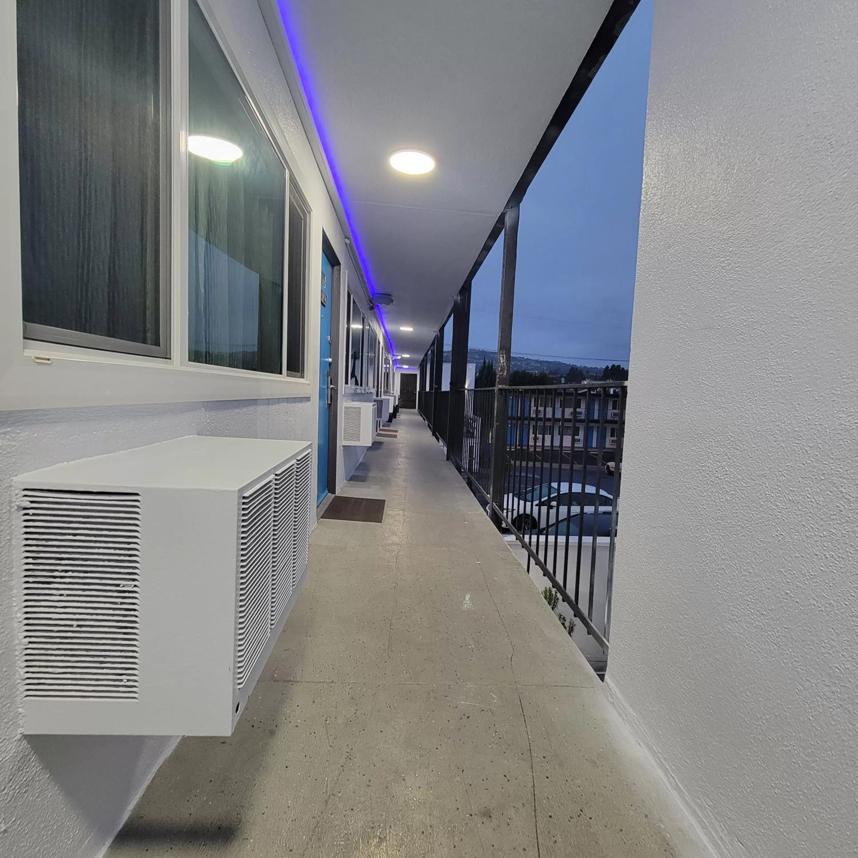 Property building in Guest Harbor Inn- Port Of Los Angeles San Pedro