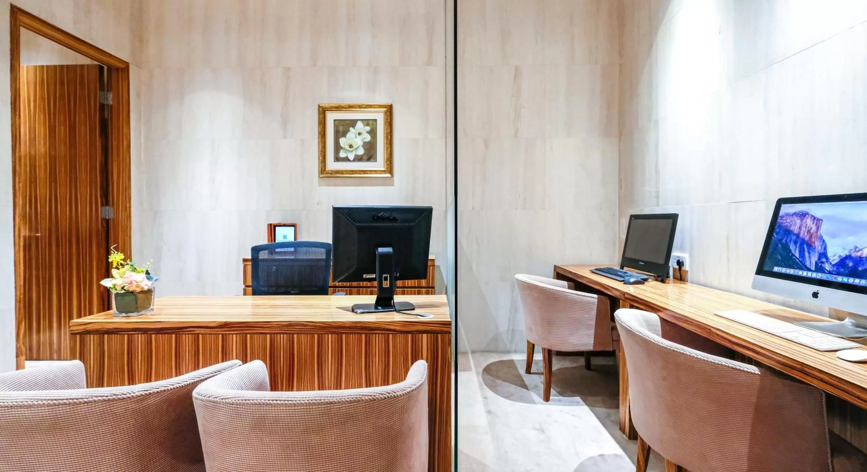 Business facilities in Gloucester Luk Kwok Hong Kong