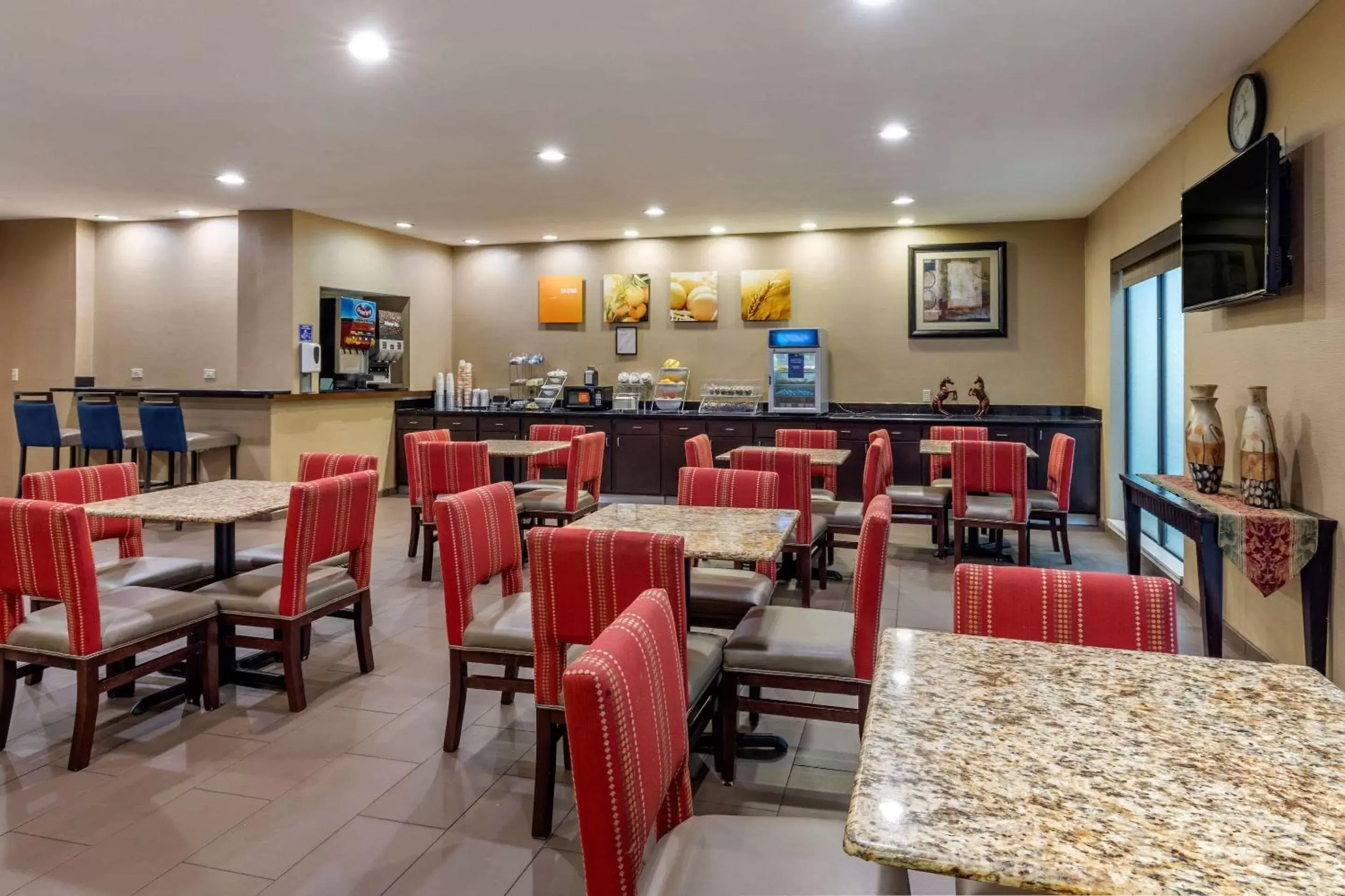 Restaurant/Places to Eat in Comfort Suites The Colony - Plano West