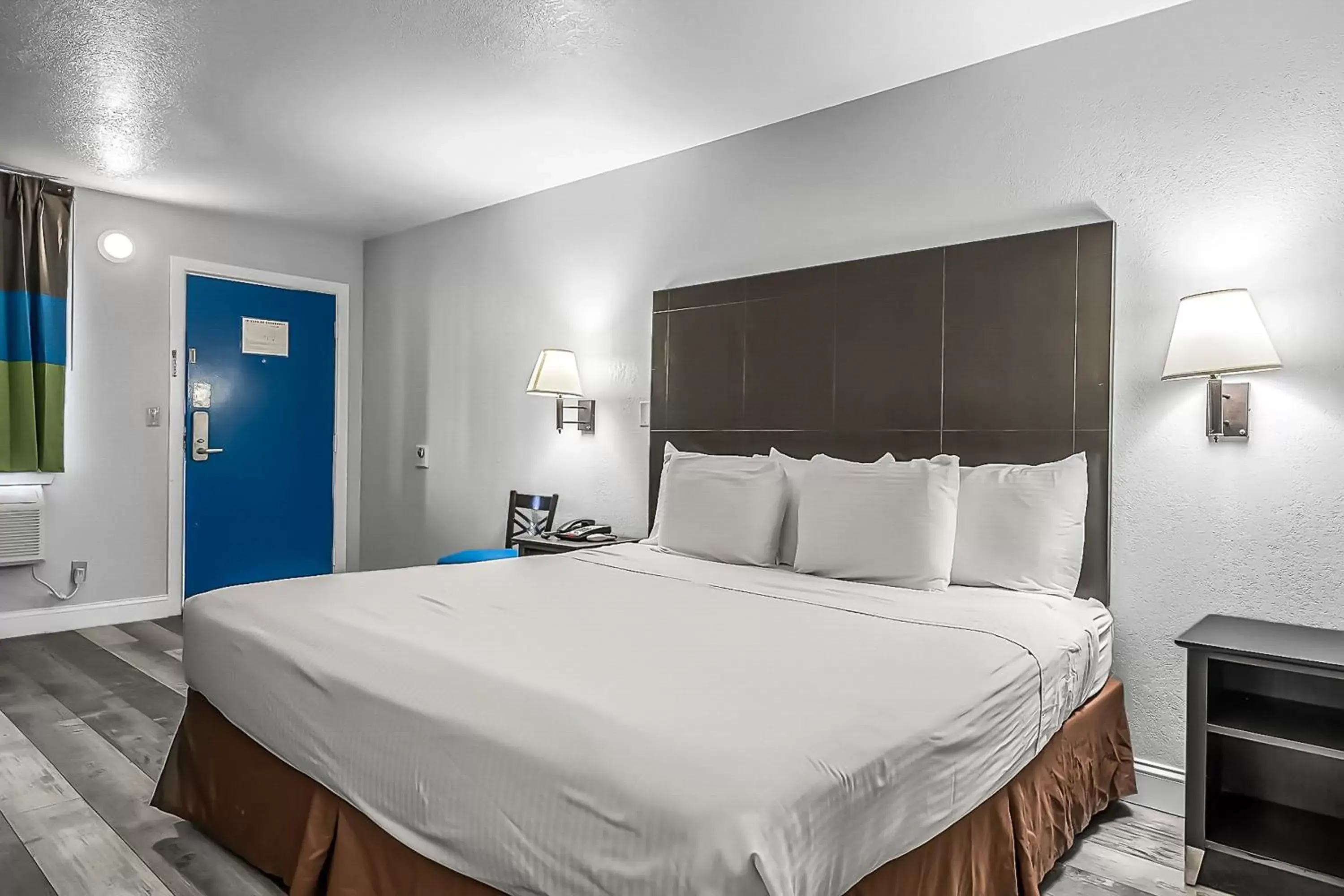 Bed in SureStay Hotel by Best Western Oklahoma City West