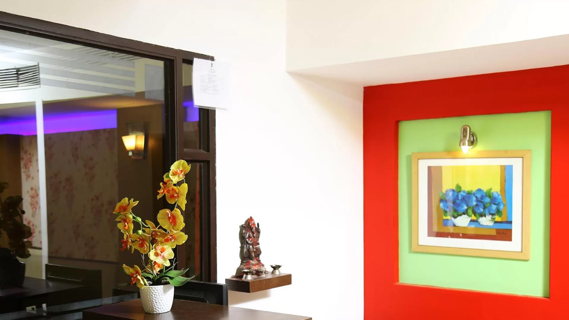 Restaurant/places to eat in Hotel Rajavihar