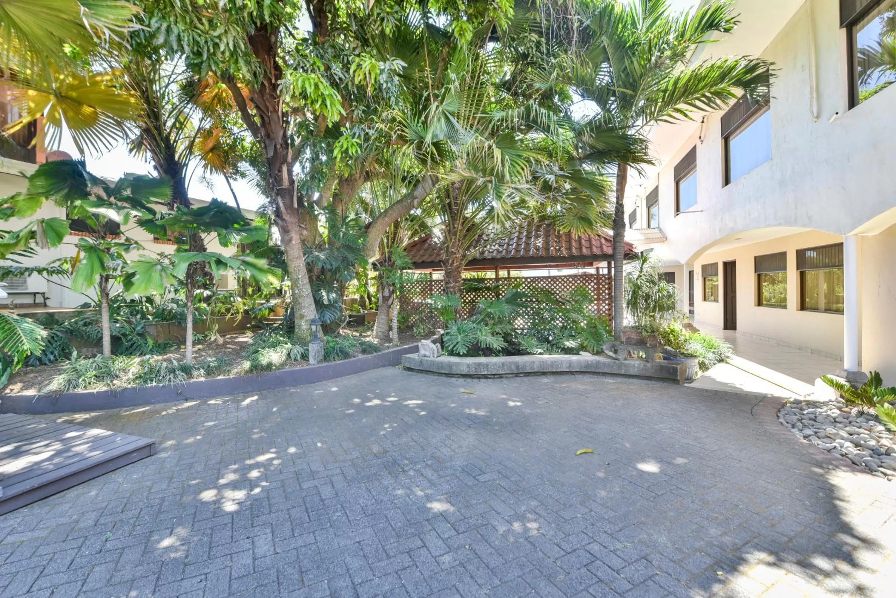 Garden in La Riviera Hotel