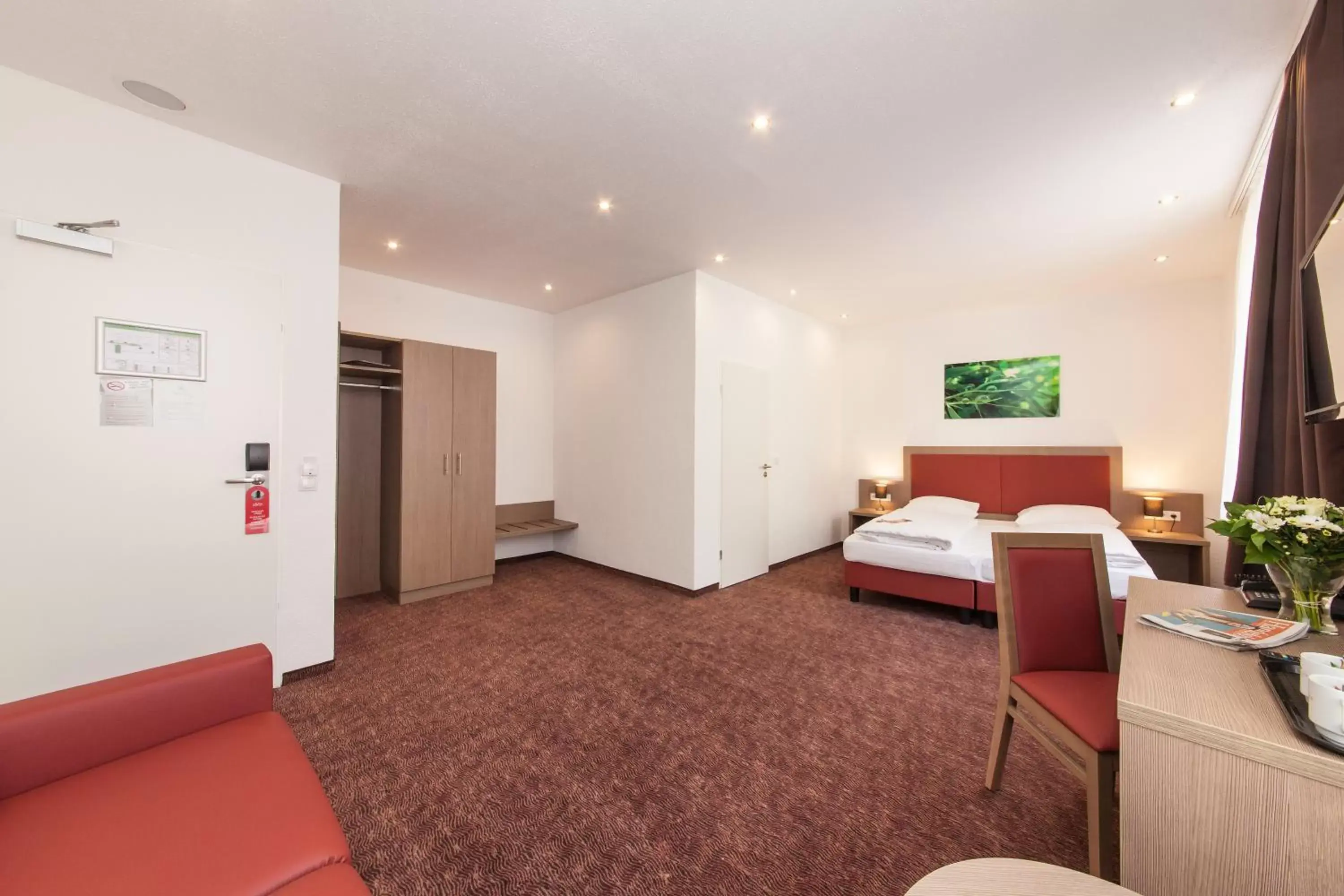 Photo of the whole room, Seating Area in Hotel Excelsior Dortmund Hauptbahnhof