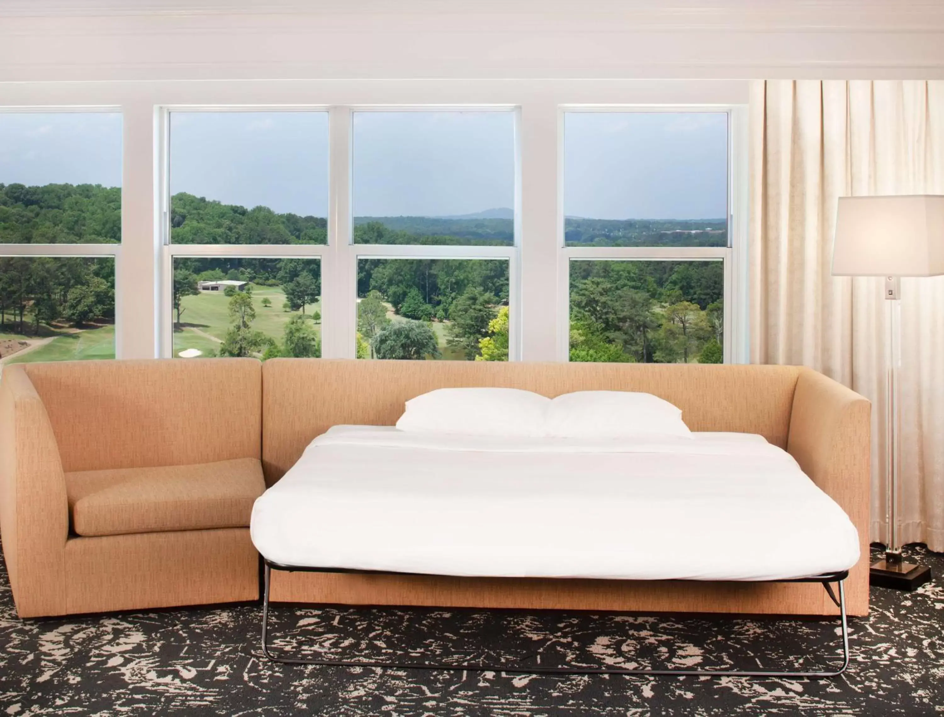 Living room, Seating Area in Hilton Atlanta/Marietta Hotel & Conference Center