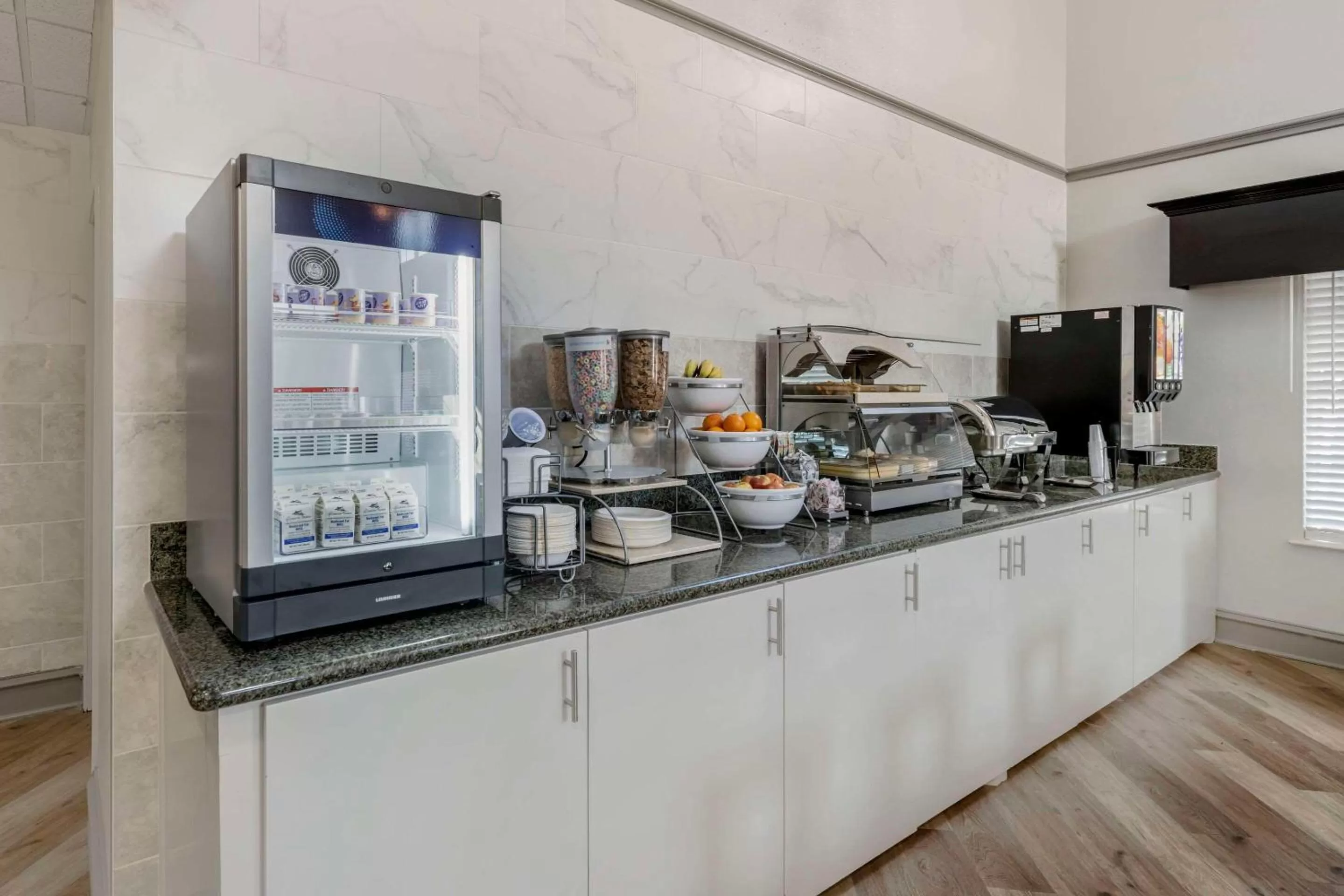 Breakfast in Comfort Inn & Suites