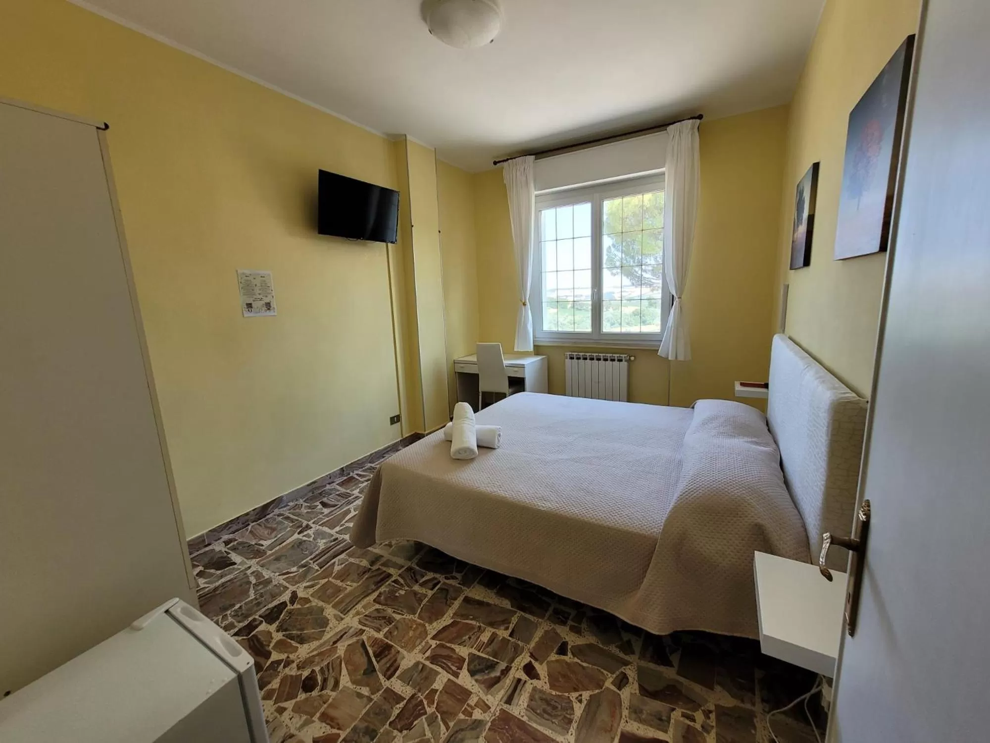 Photo of the whole room, Bed in Pepe Rosa