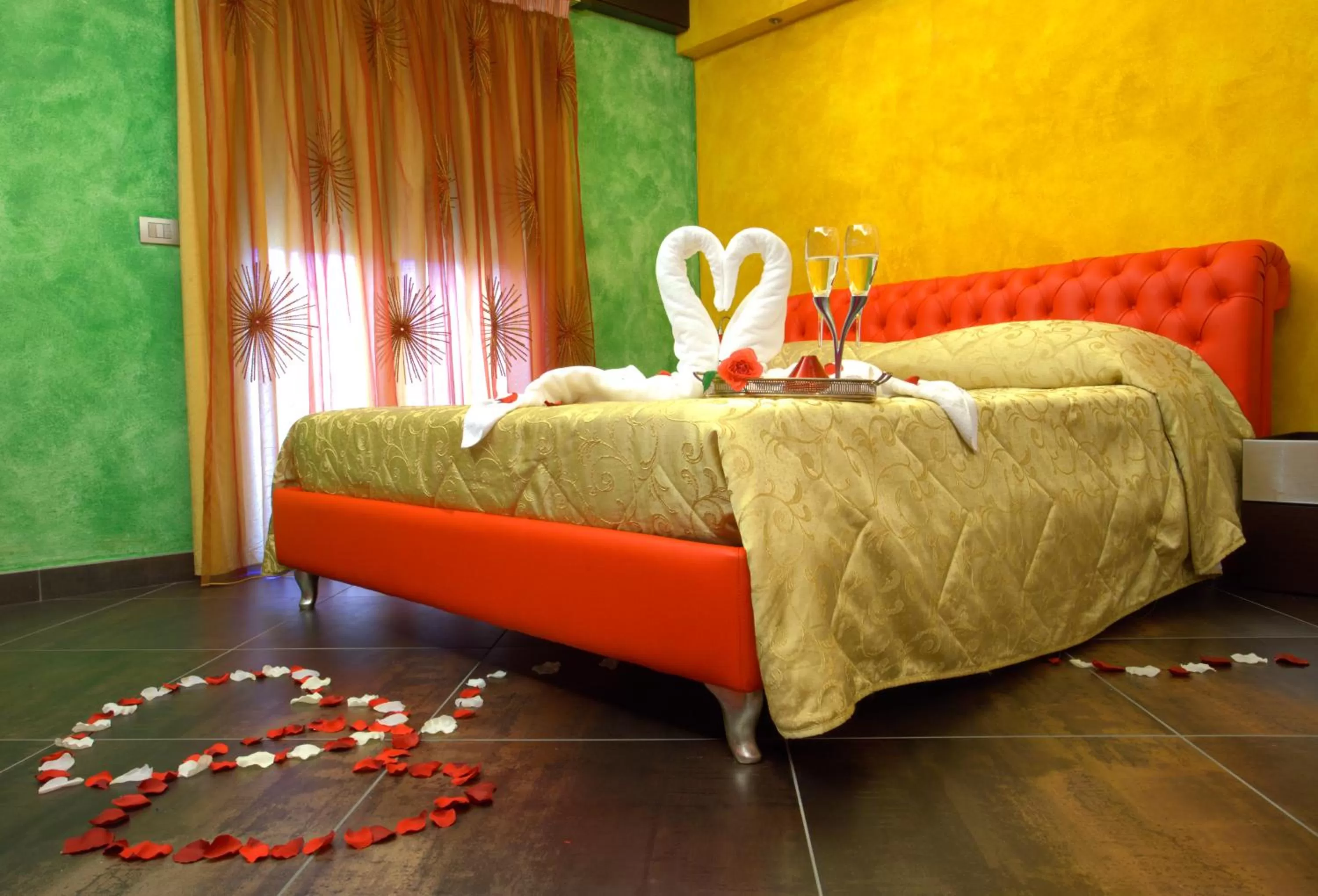 Photo of the whole room, Bed in Abalon Pompei Resort