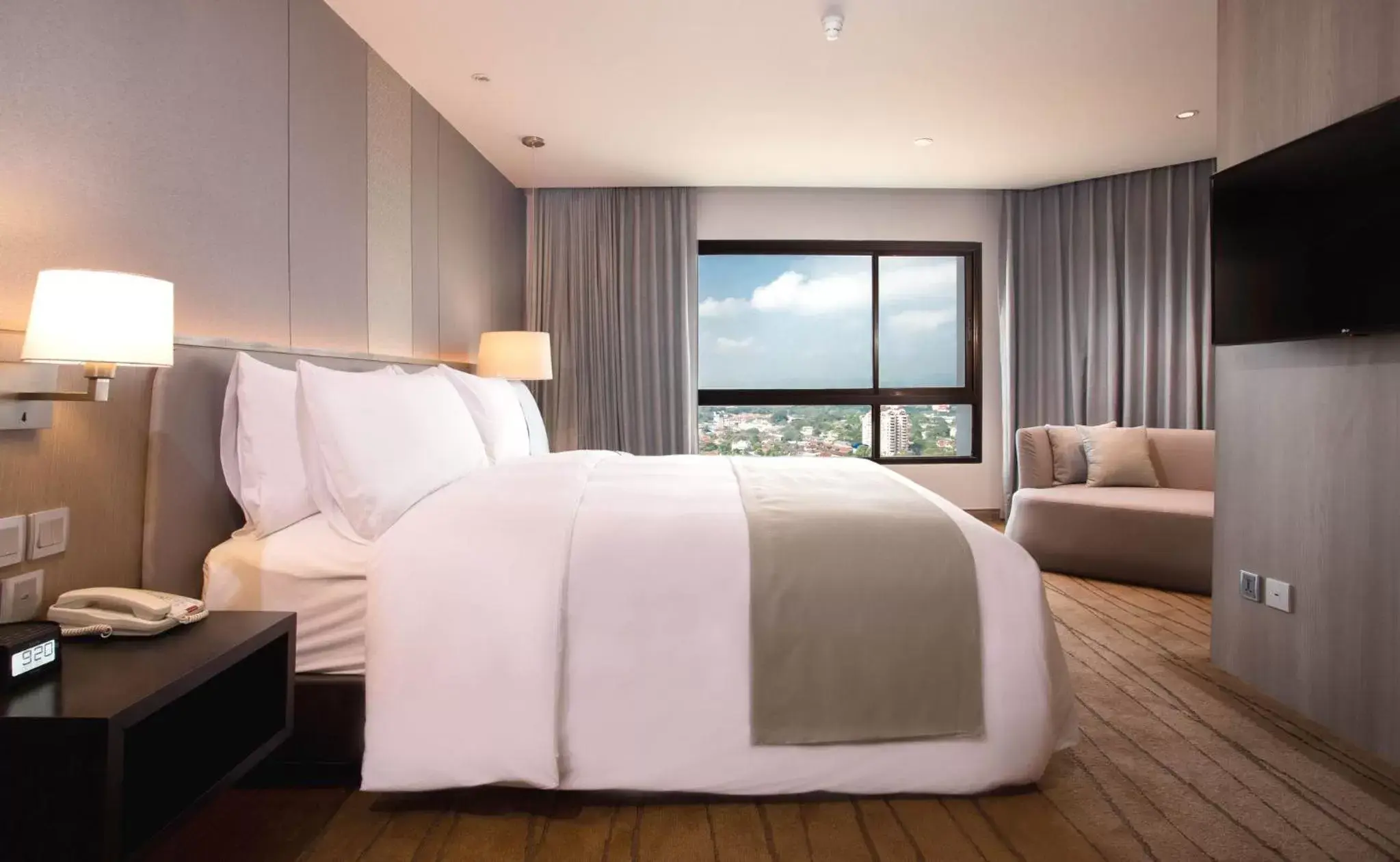Bedroom, Bed in Centara Riverside Hotel Chiang Mai