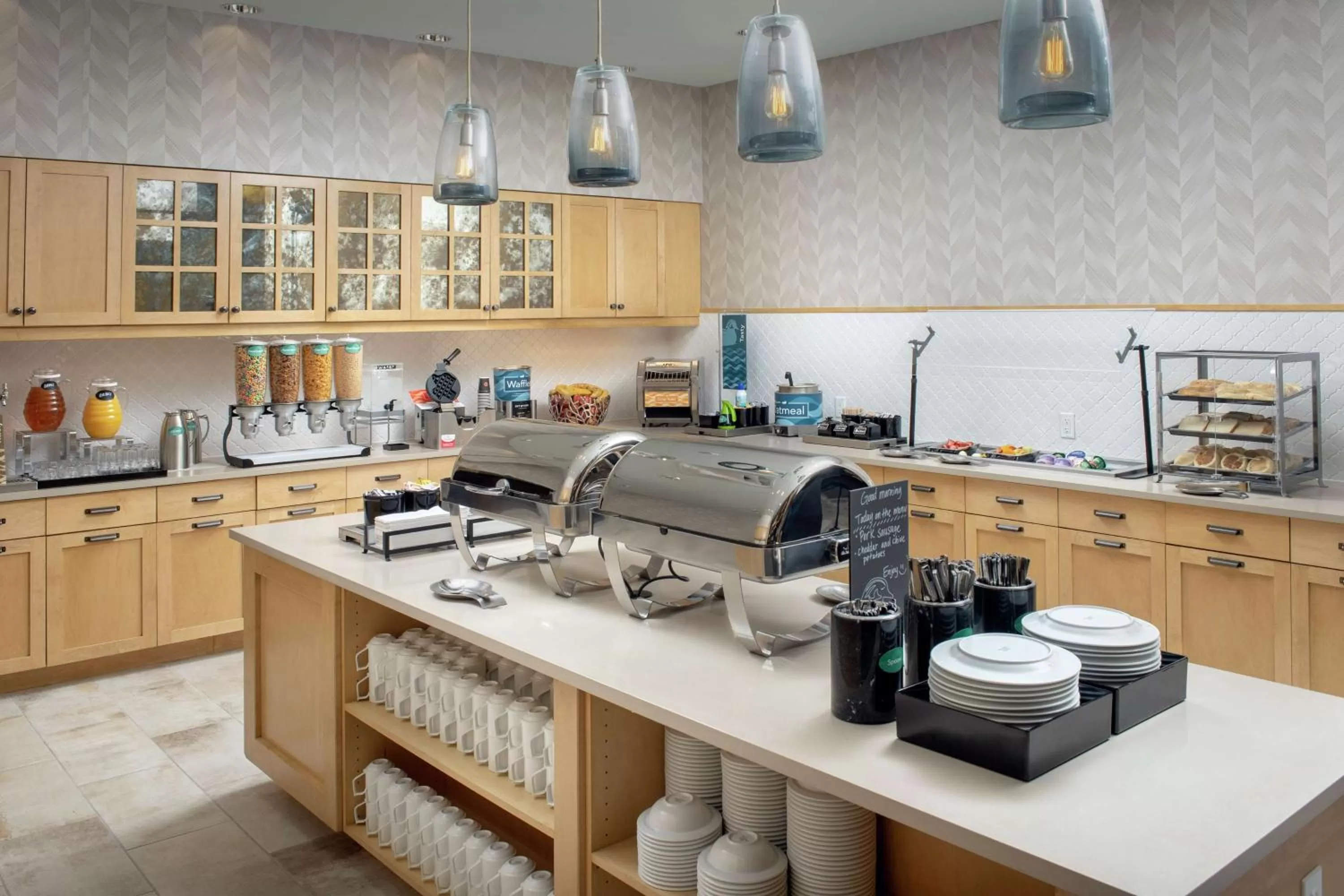 Dining area in Homewood Suites by Hilton Austin Downtown