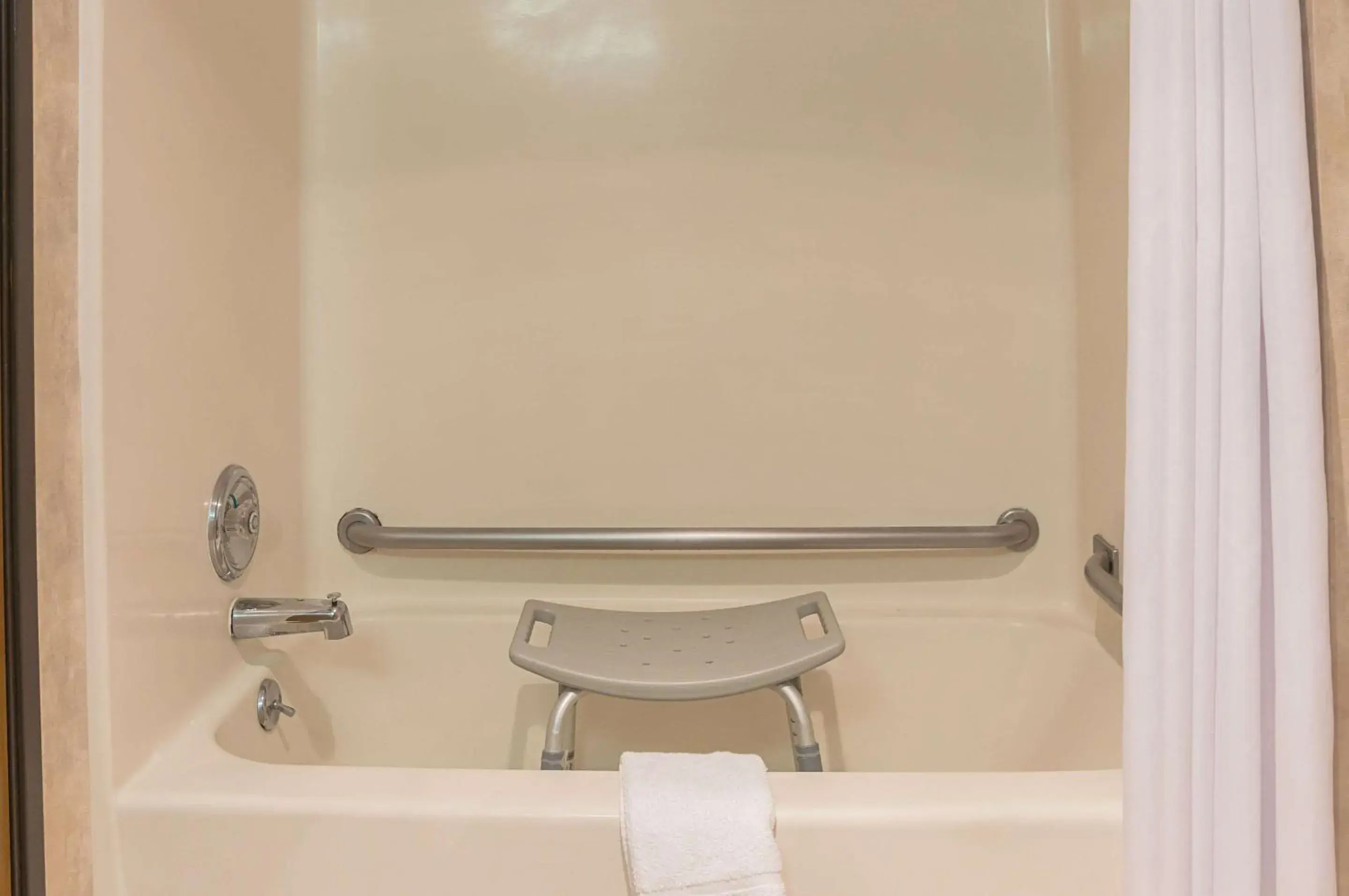 Bathroom in Quality Inn & Suites Detroit Metro Airport Bathroom in Quality Inn & Suites Detroit Metro Airport