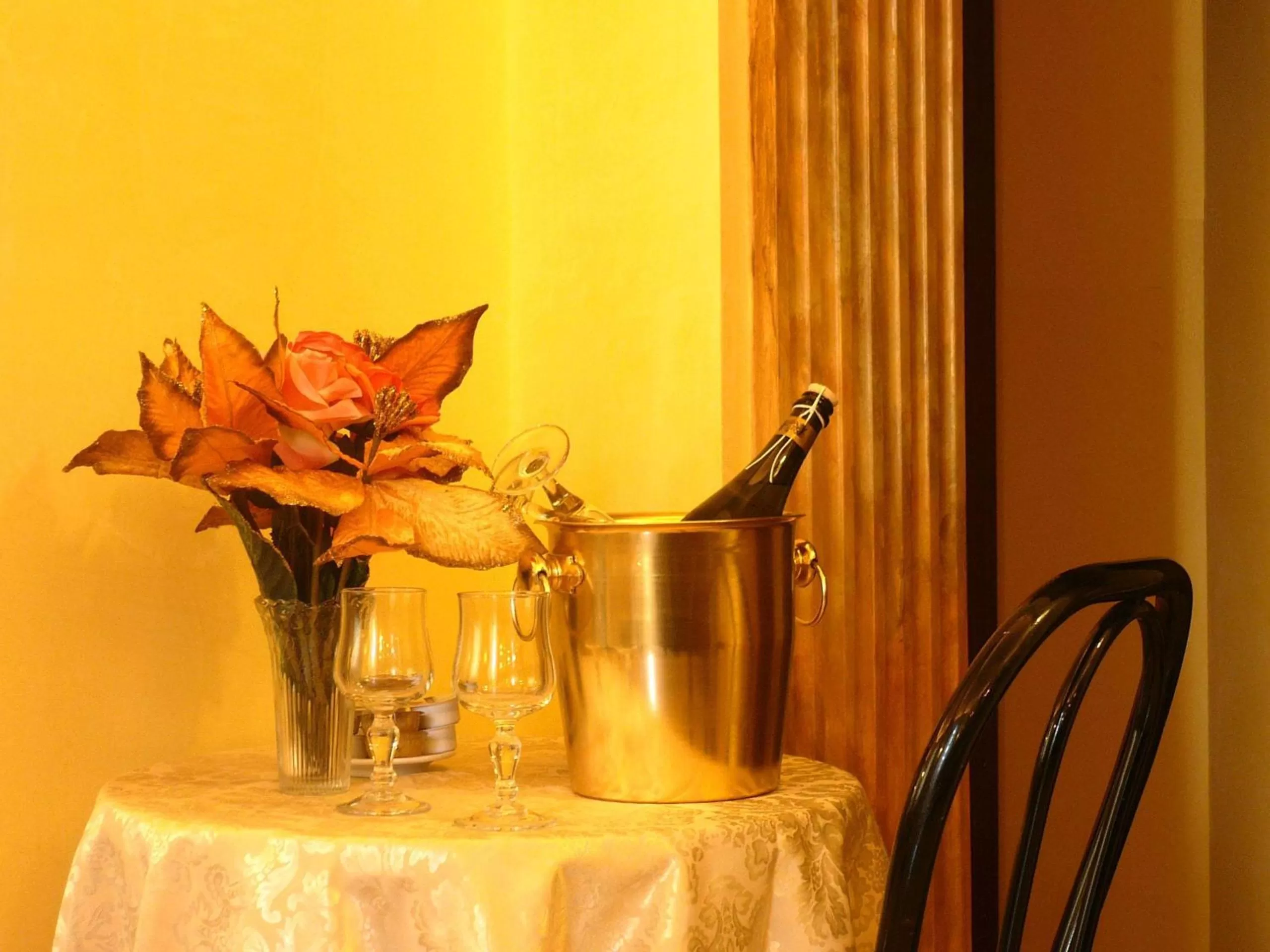 Lounge or bar in Cambridge Hotel