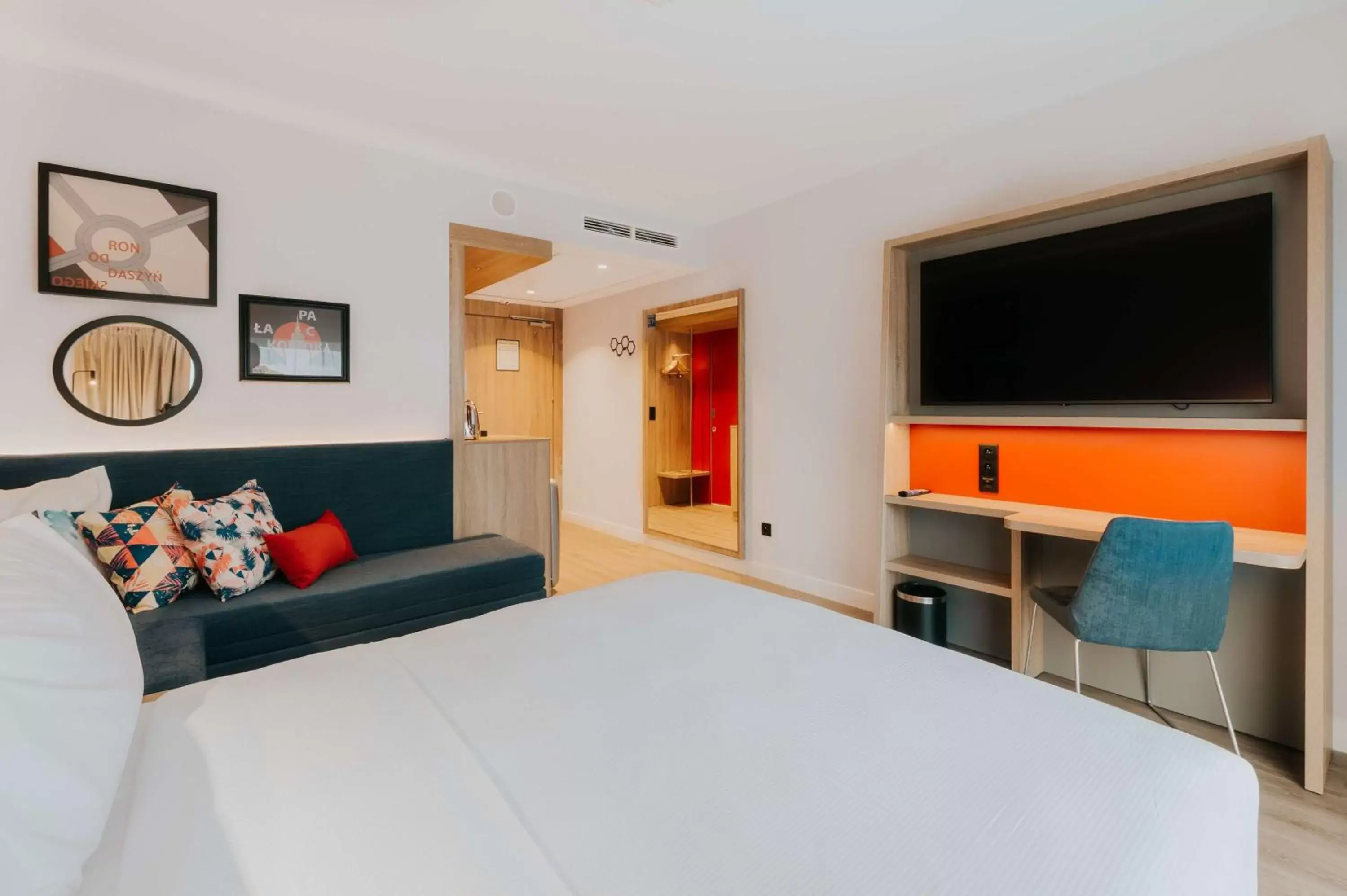 Bedroom, Bed in Hampton By Hilton Warsaw Reduta