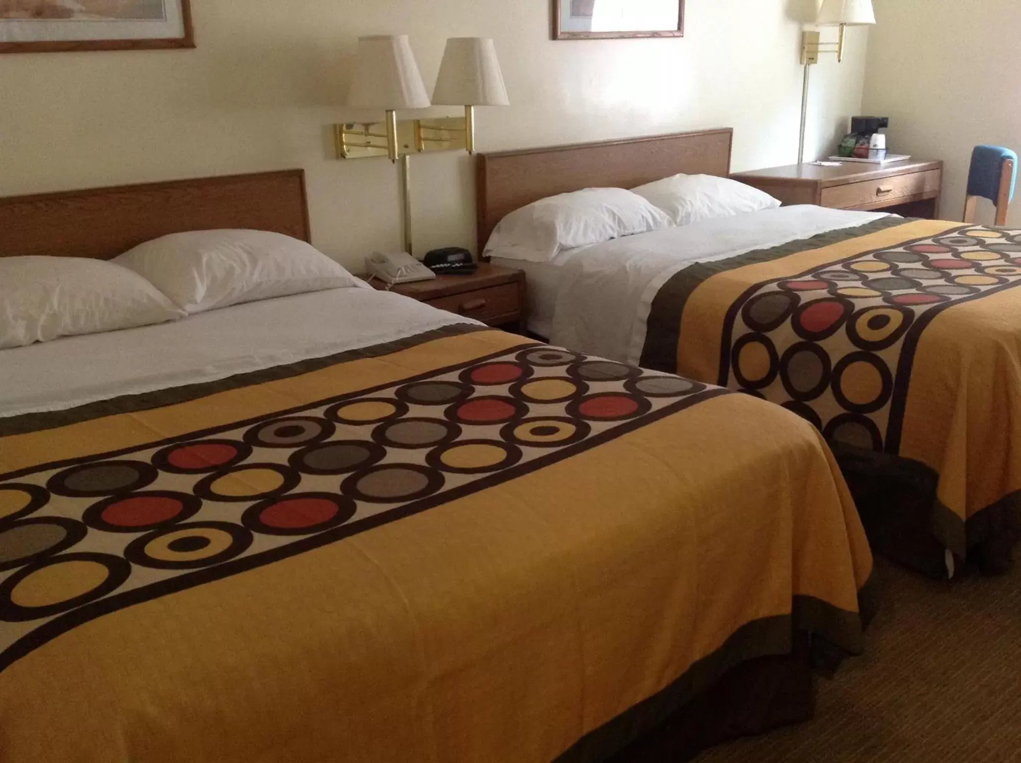 Photo of the whole room, Bed in Brookshire Inn