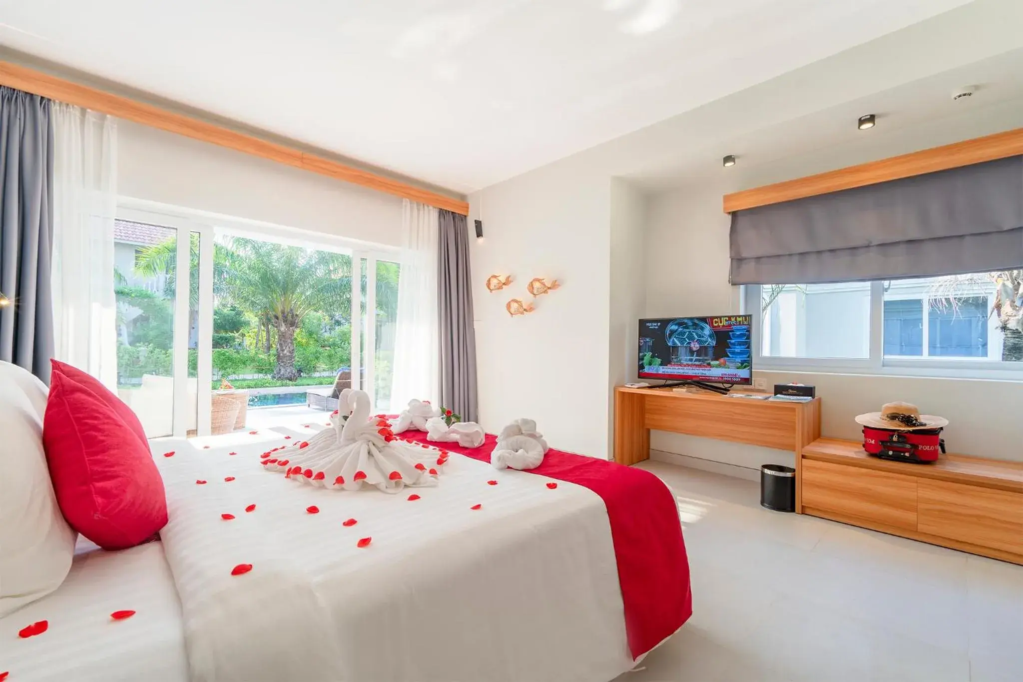 Bed in Mercury Phu Quoc Resort & Villas