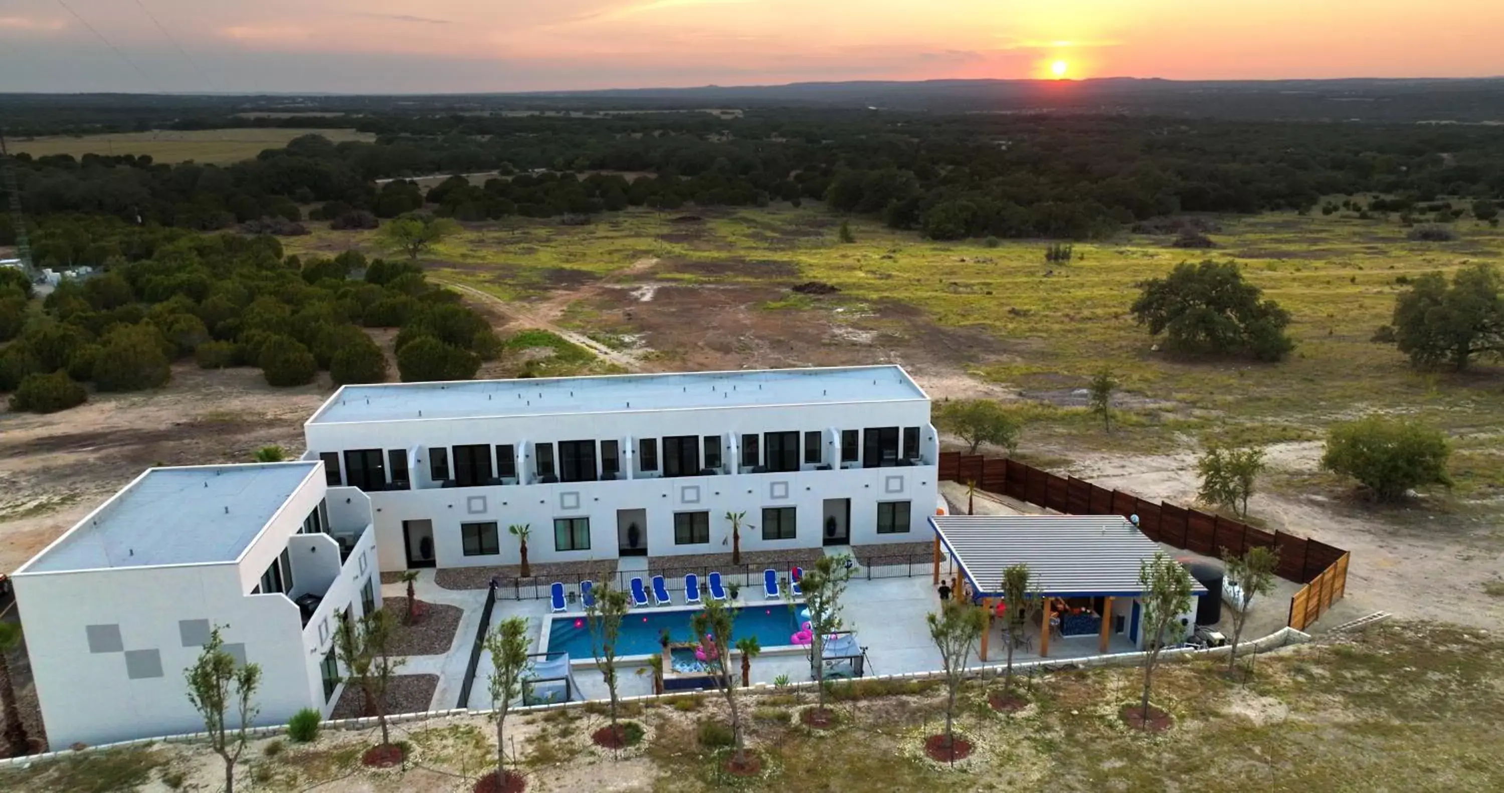 Bird's eye view, Bird's-eye View in The Bentley Hotel on 290