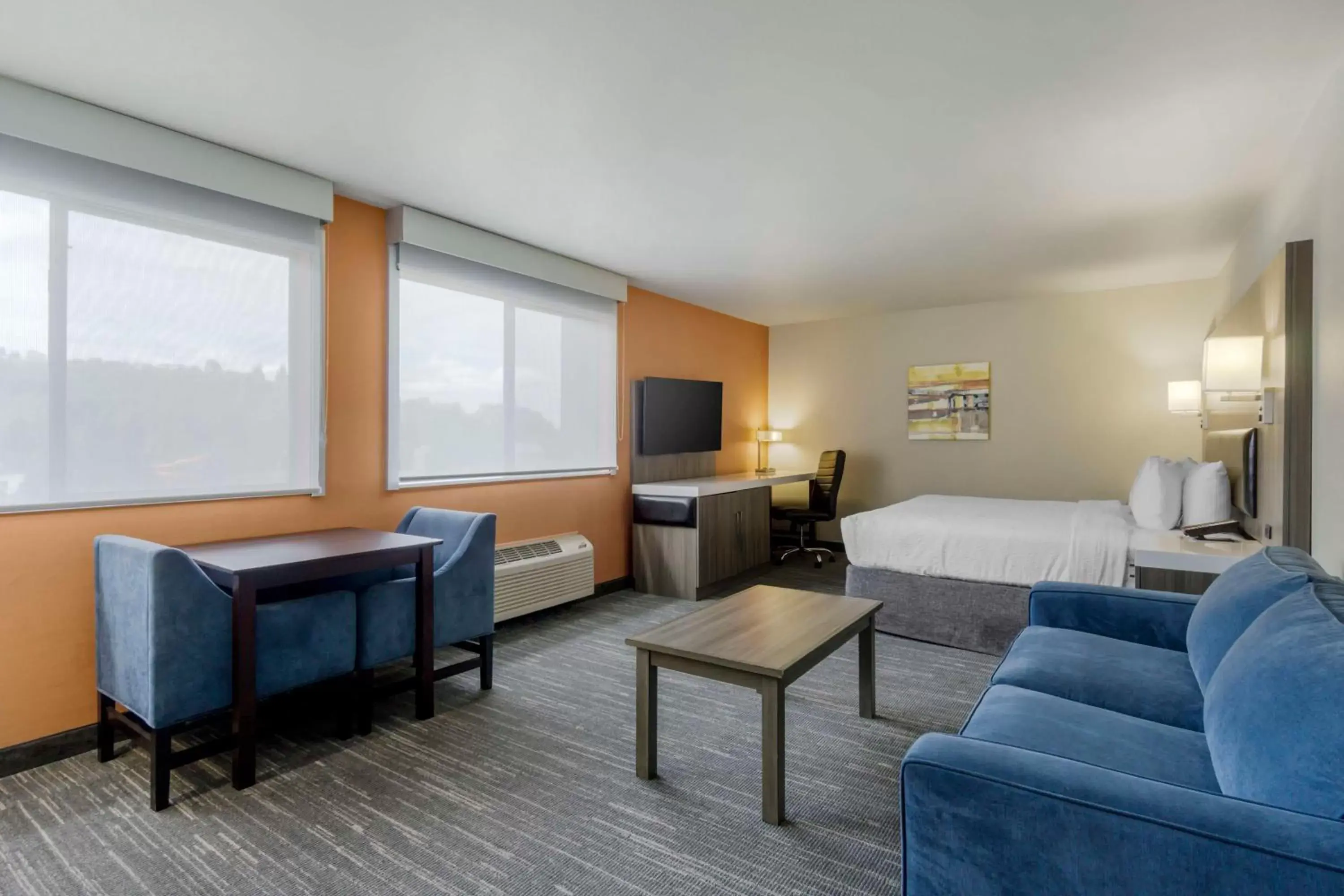 Bedroom, Seating Area in Best Western Plus Renton Inn