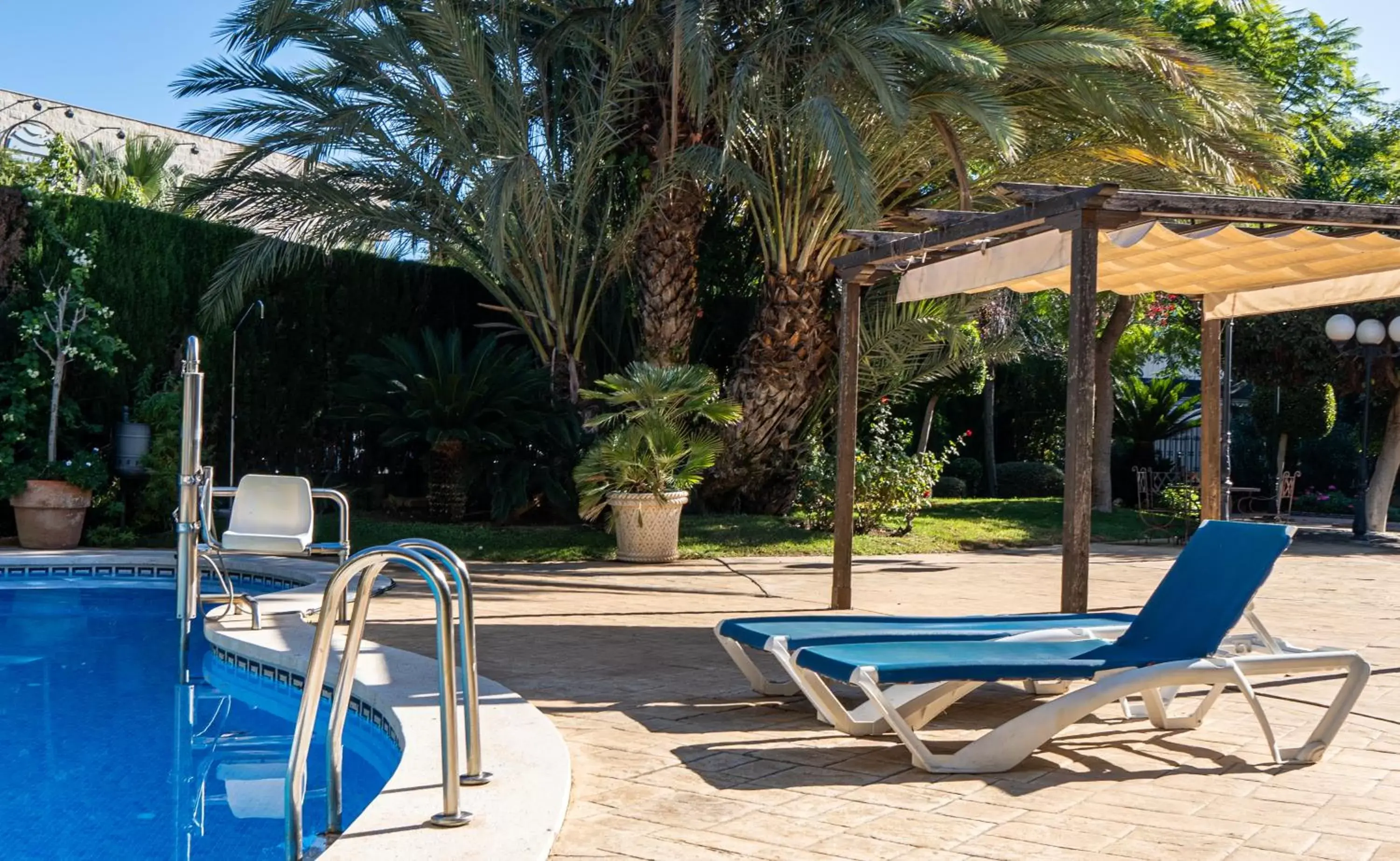Garden, Swimming Pool in Hotel Checkin Valencia Ciscar