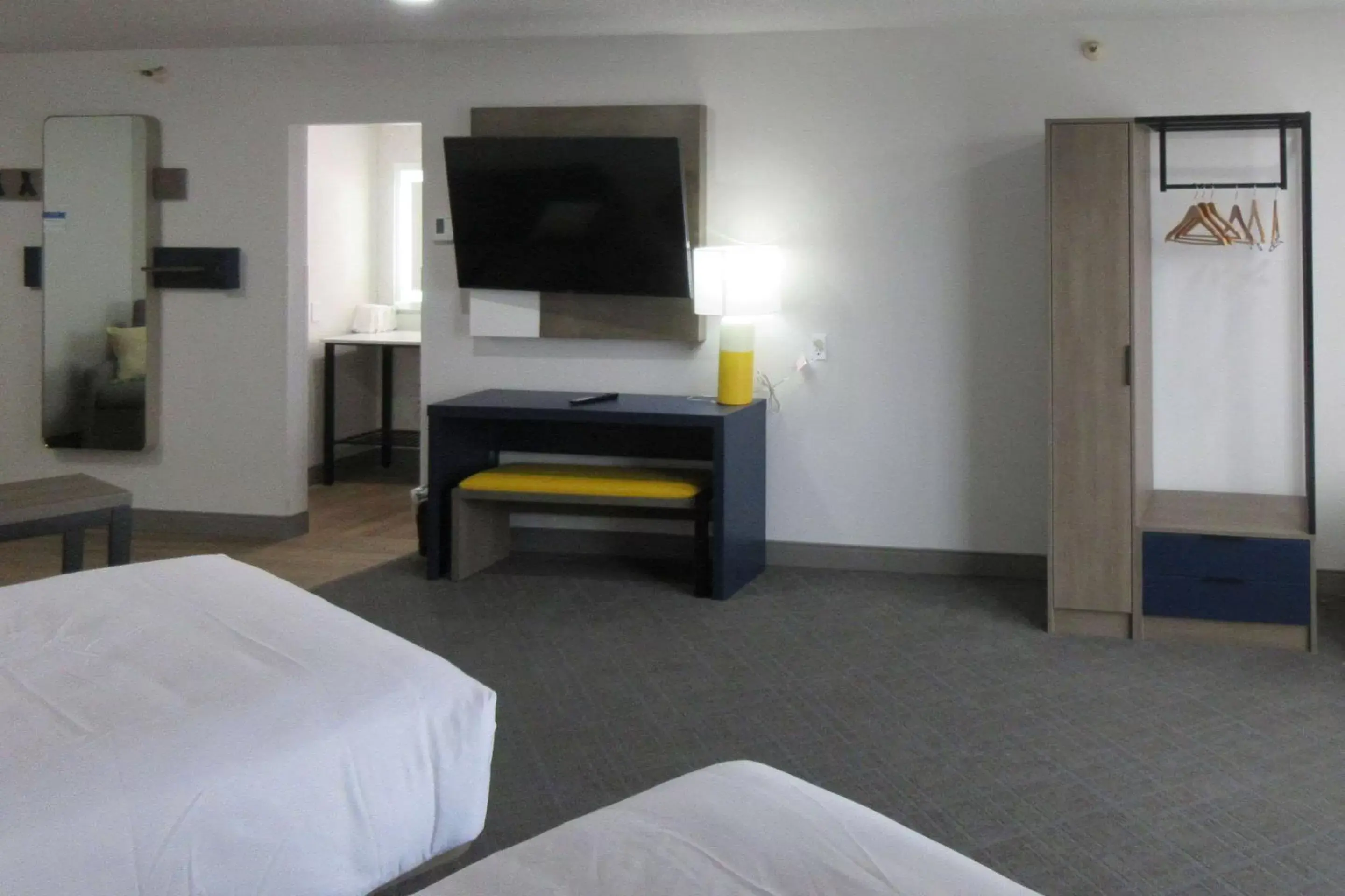 Bedroom, TV/Entertainment Center in Comfort Suites Idaho Falls