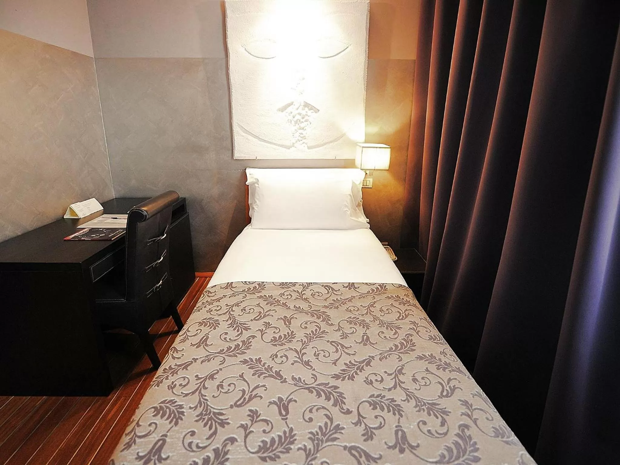 Bedroom, Bed in Borghese Palace Art Hotel