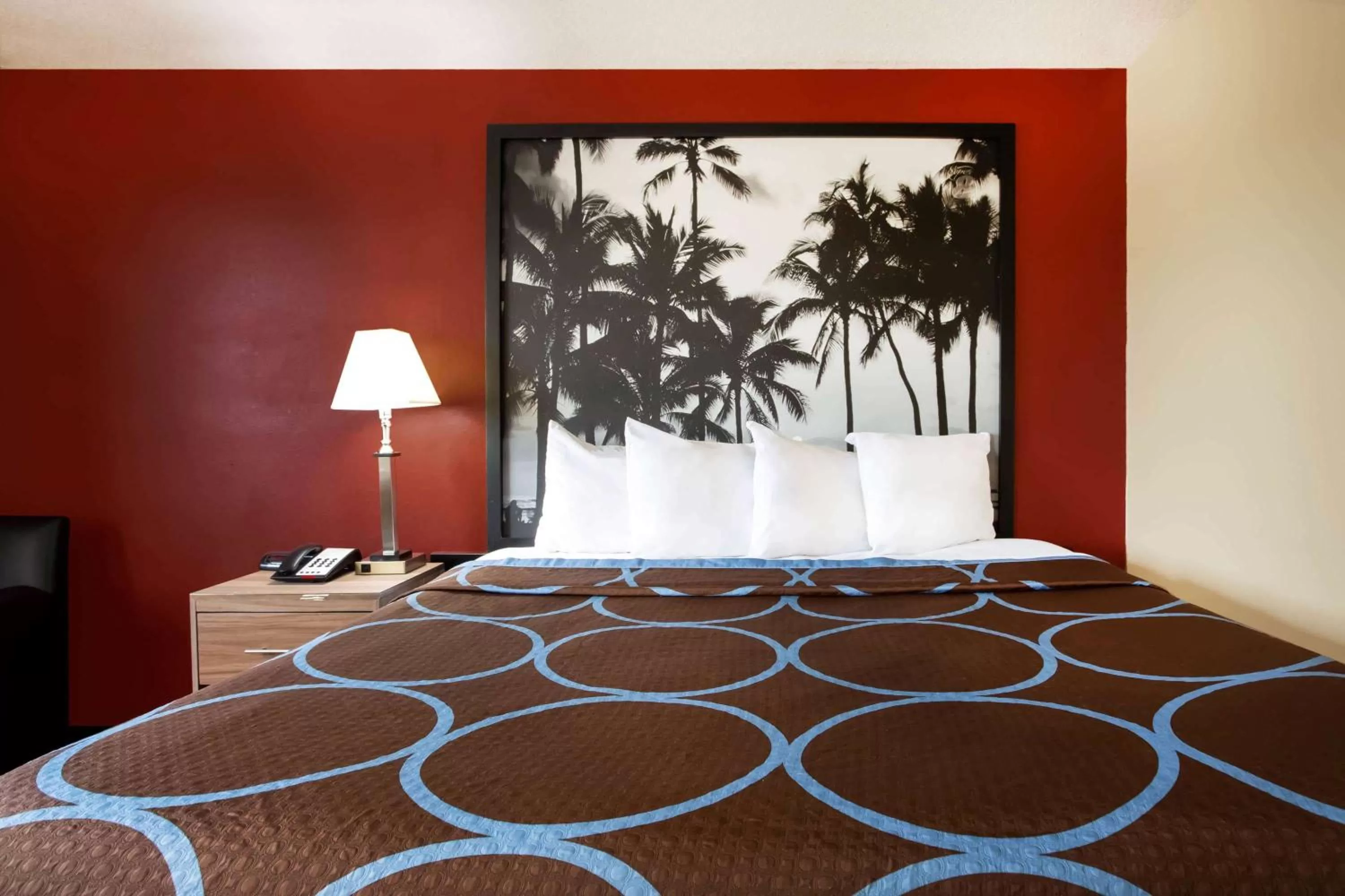 Photo of the whole room, Bed in Super 8 by Wyndham Chester/Richmond Area