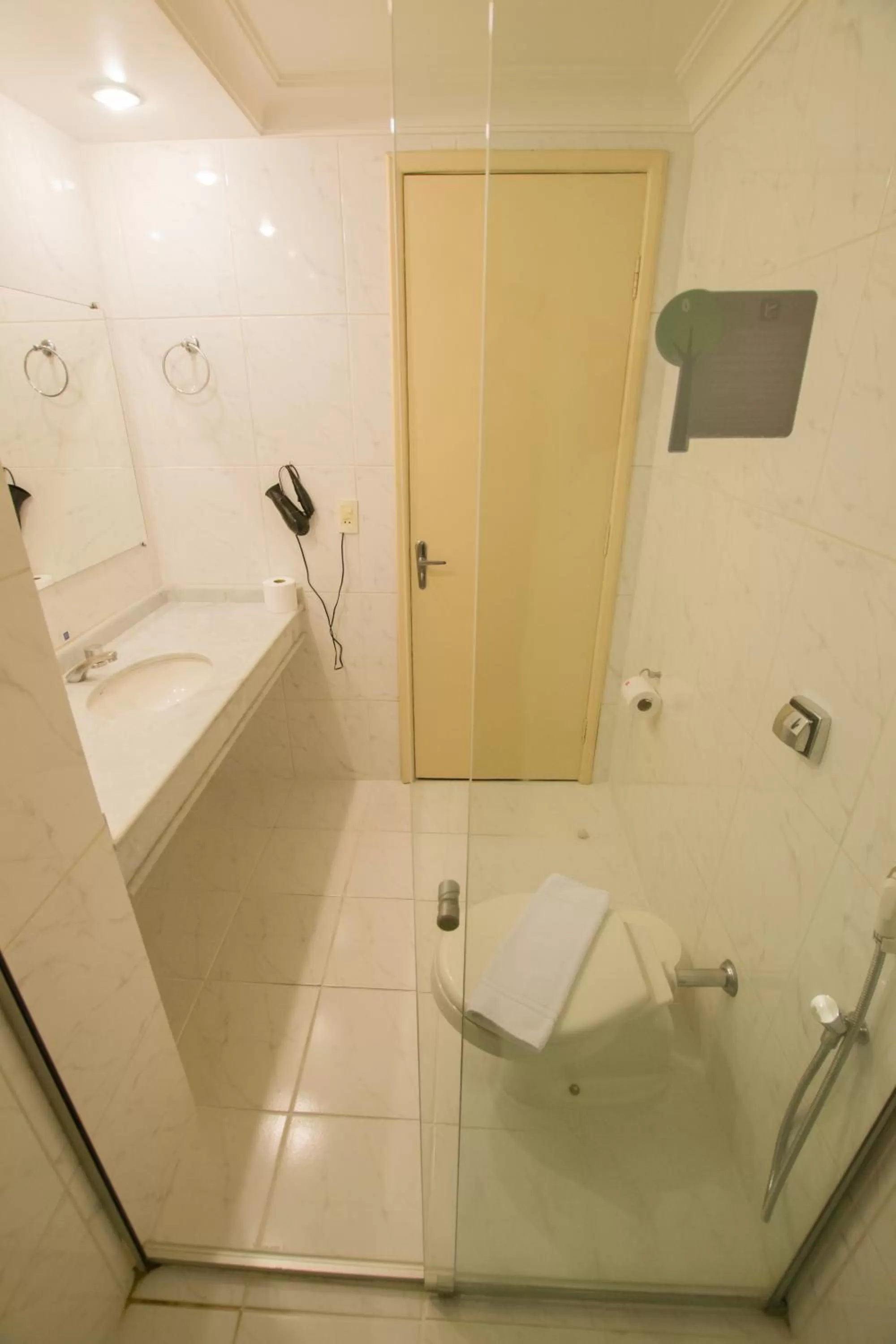 Bathroom in SJ Executive - San Juan Curitiba
